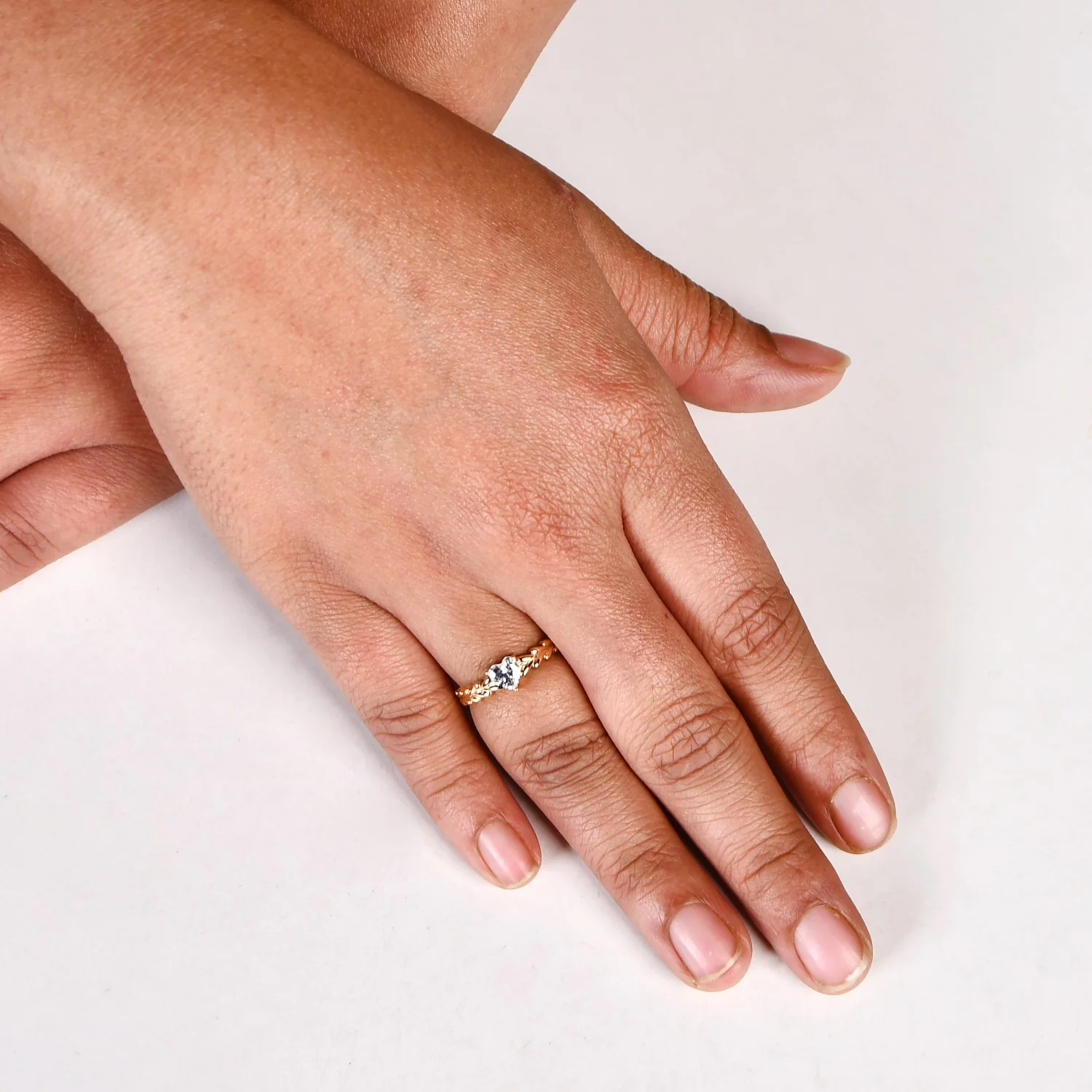 Heart Solitaire Leafline Gold Ring - Image 2