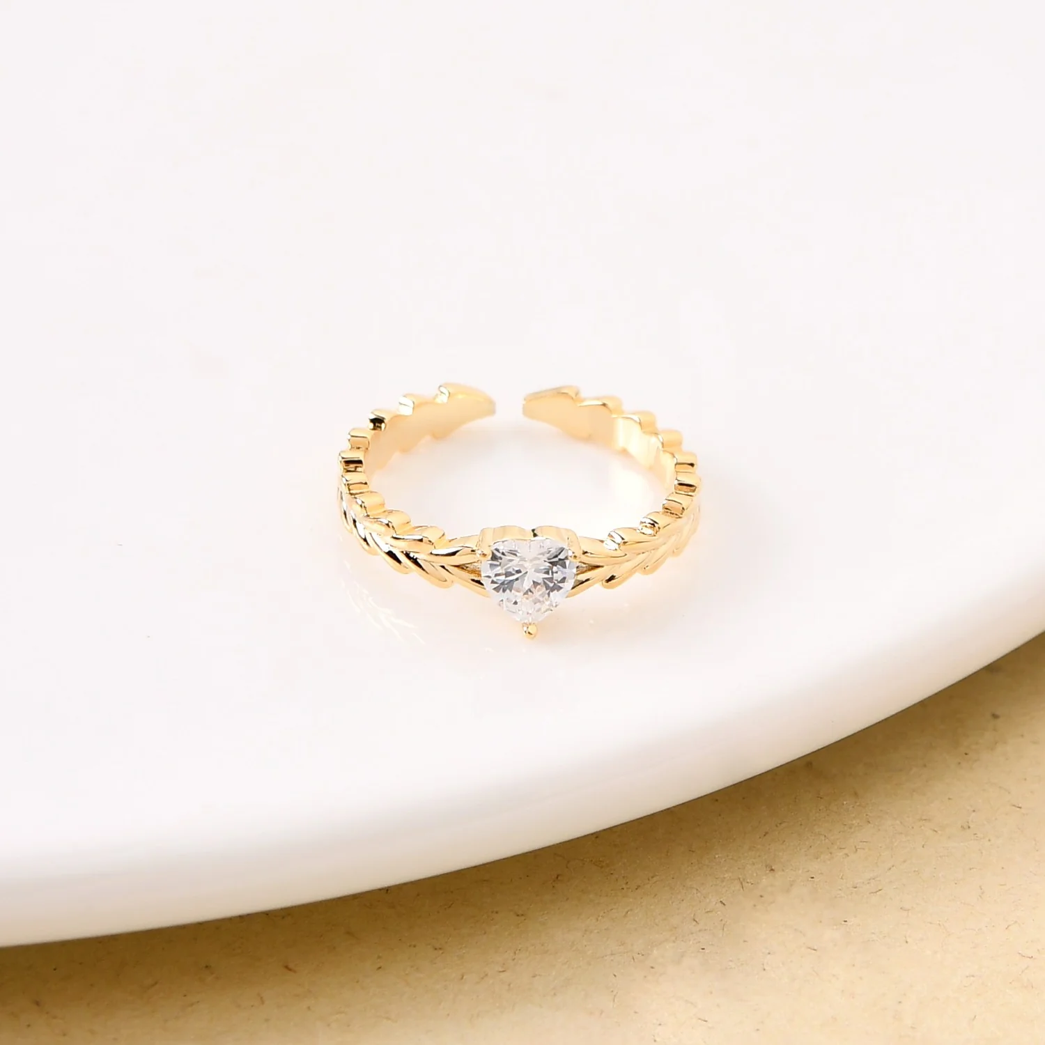Heart Solitaire Leafline Gold Ring - Image 5
