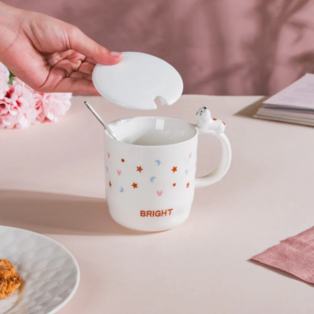 Hearty Party Patterned Mug With Lid And Spoon 300 ml - Image 3