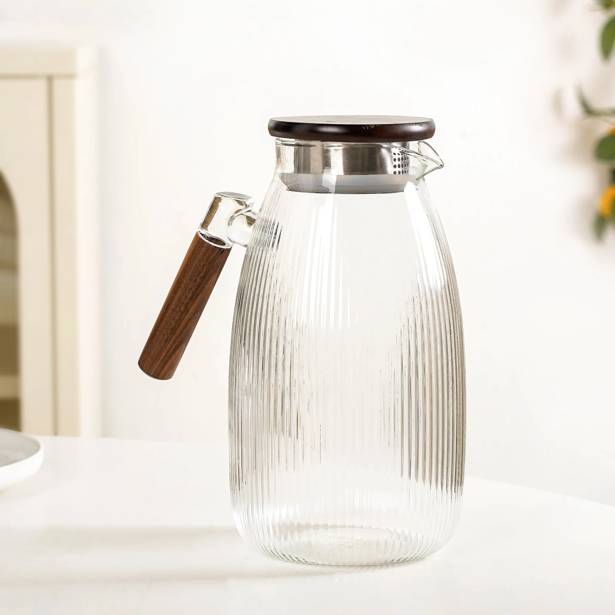 Heat Safe Borosilicate Glass Jug With Wooden Grip 2200ml - Image 7