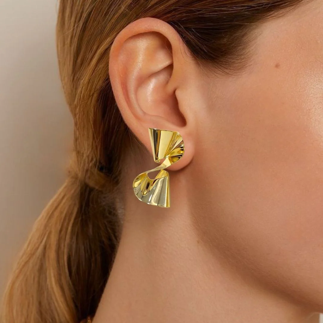 Hourglass Twist Earrings Gold - Image 2