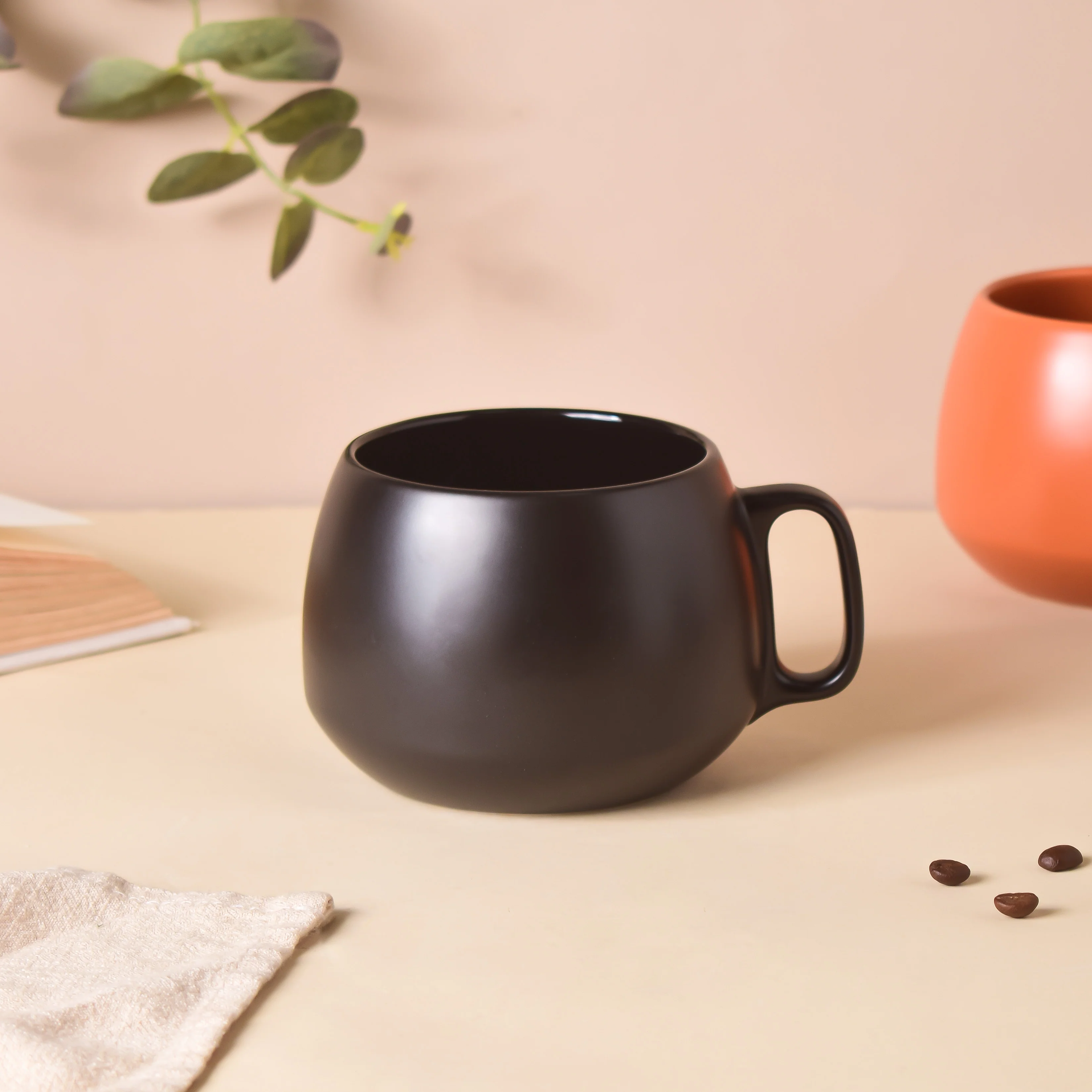 Jet Black Round Mug 350 ml - Image 2