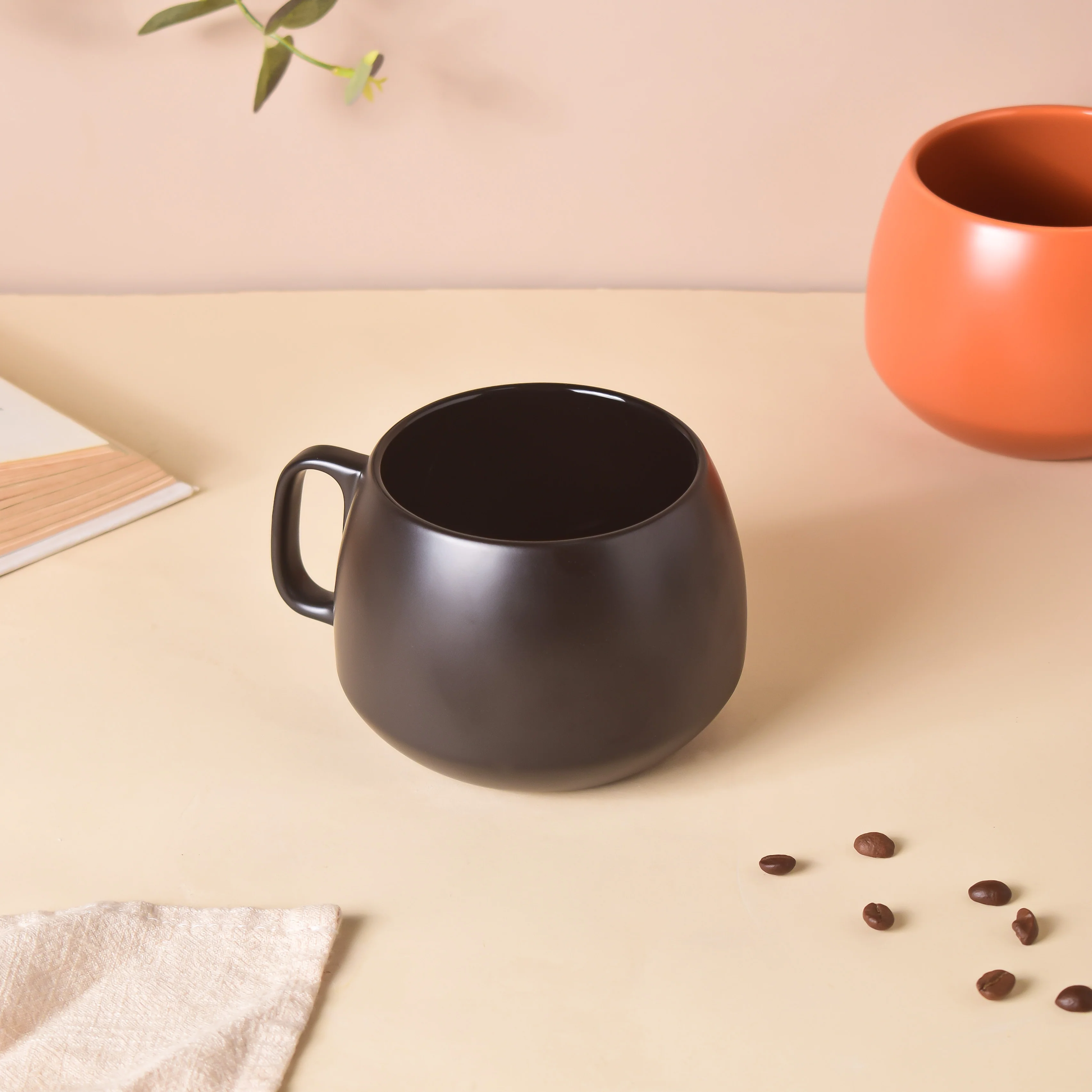 Jet Black Round Mug 350 ml - Image 5