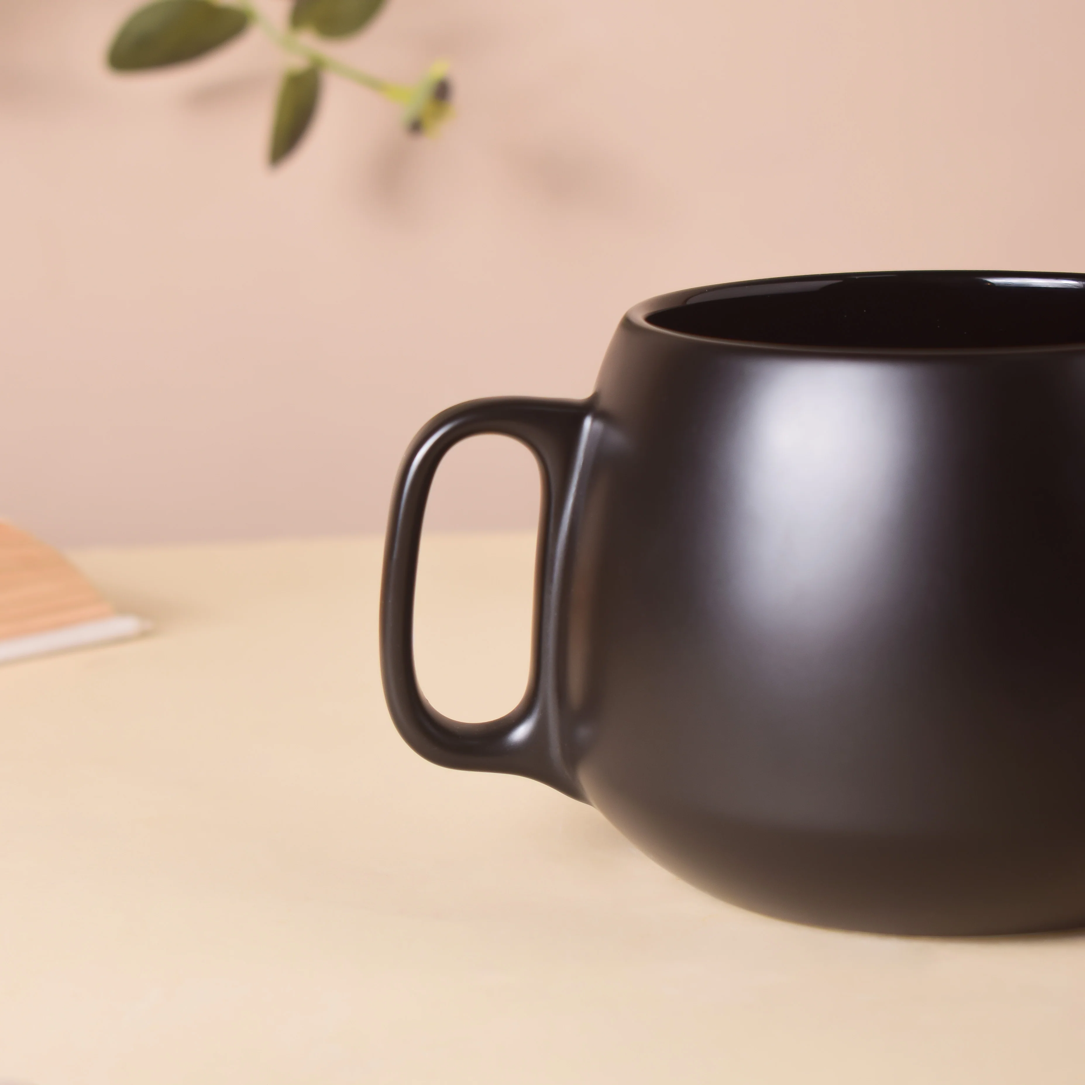 Jet Black Round Mug 350 ml - Image 6