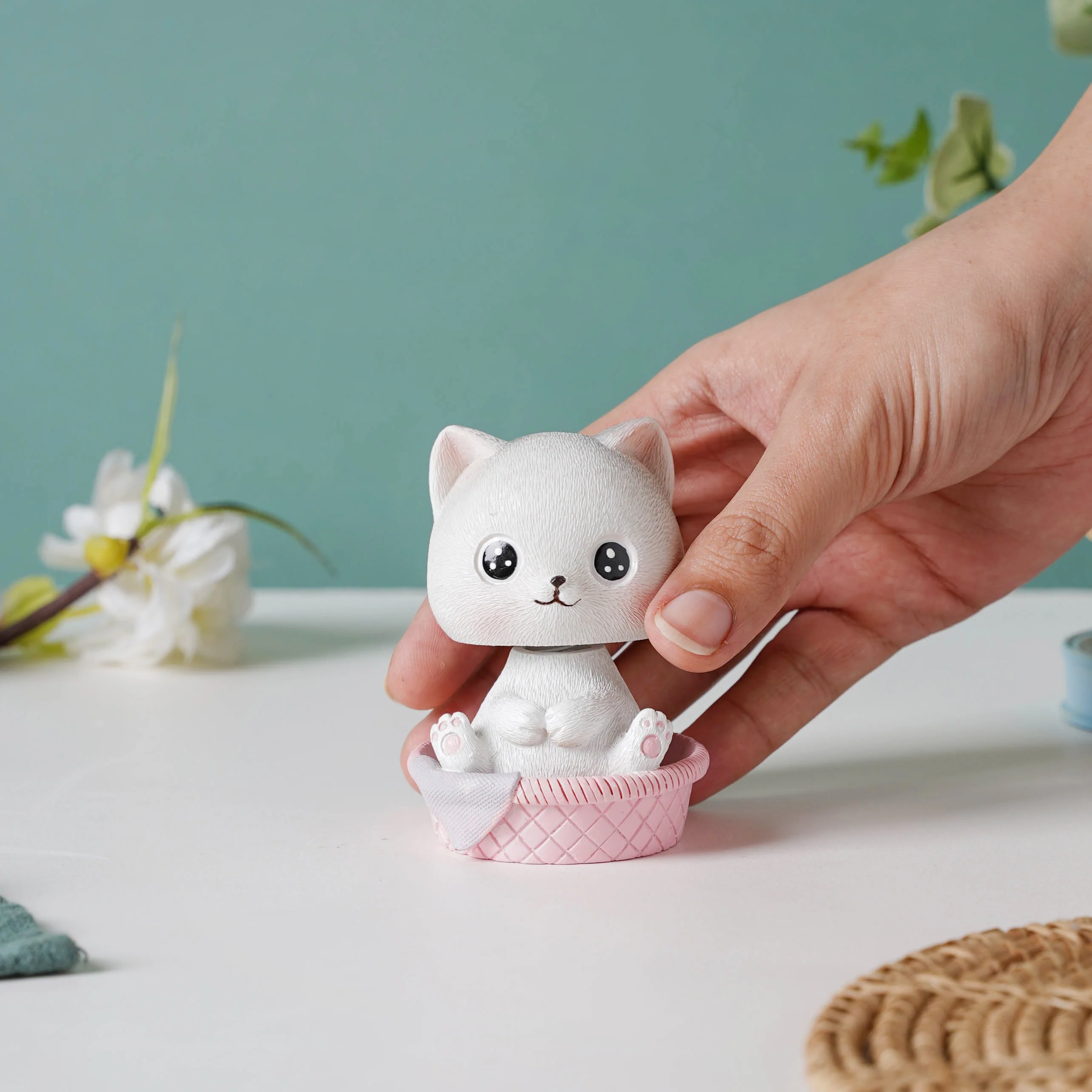 Kitty In A Tub Resin Bobble Head Showpiece - Image 2