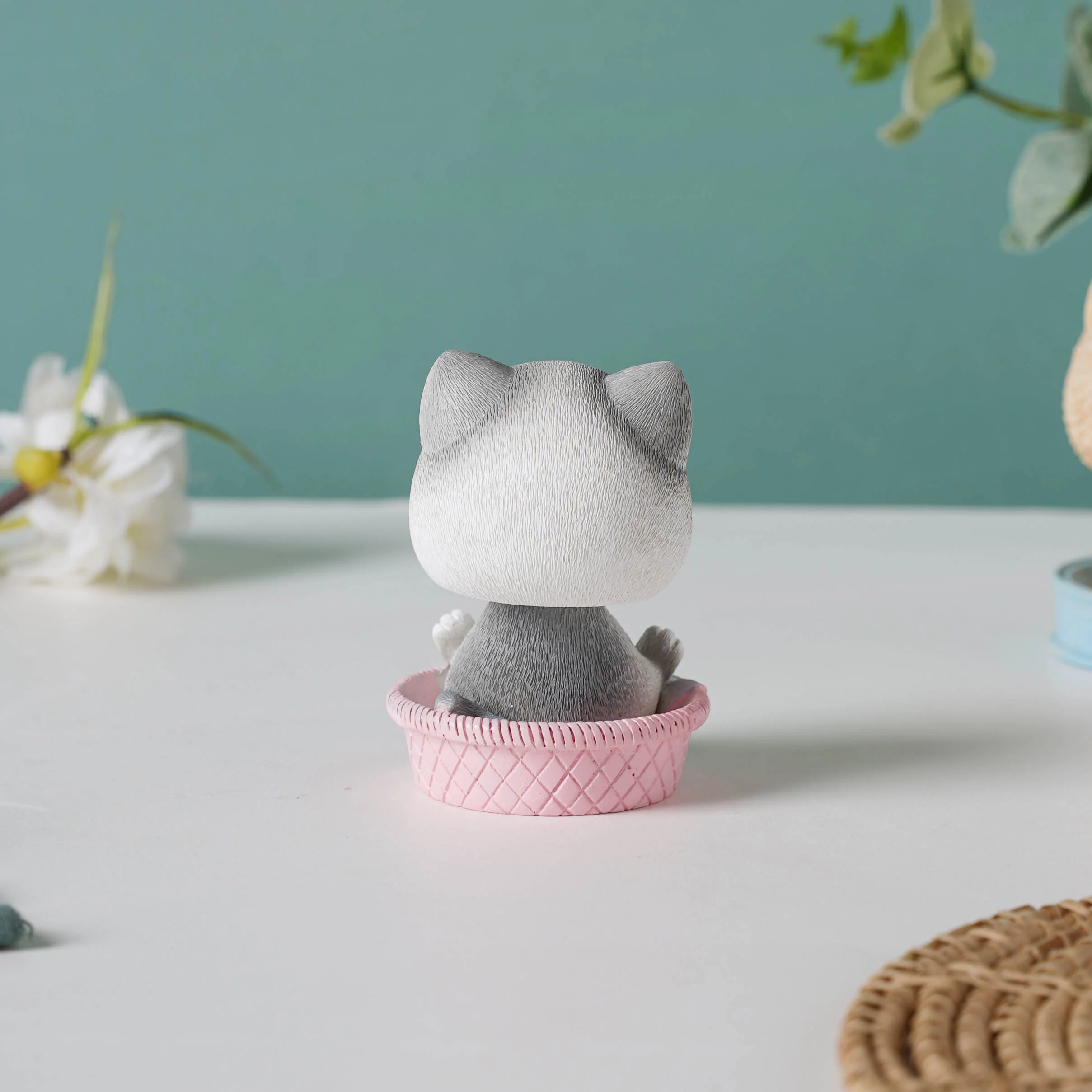 Kitty In A Tub Resin Bobble Head Showpiece - Image 6