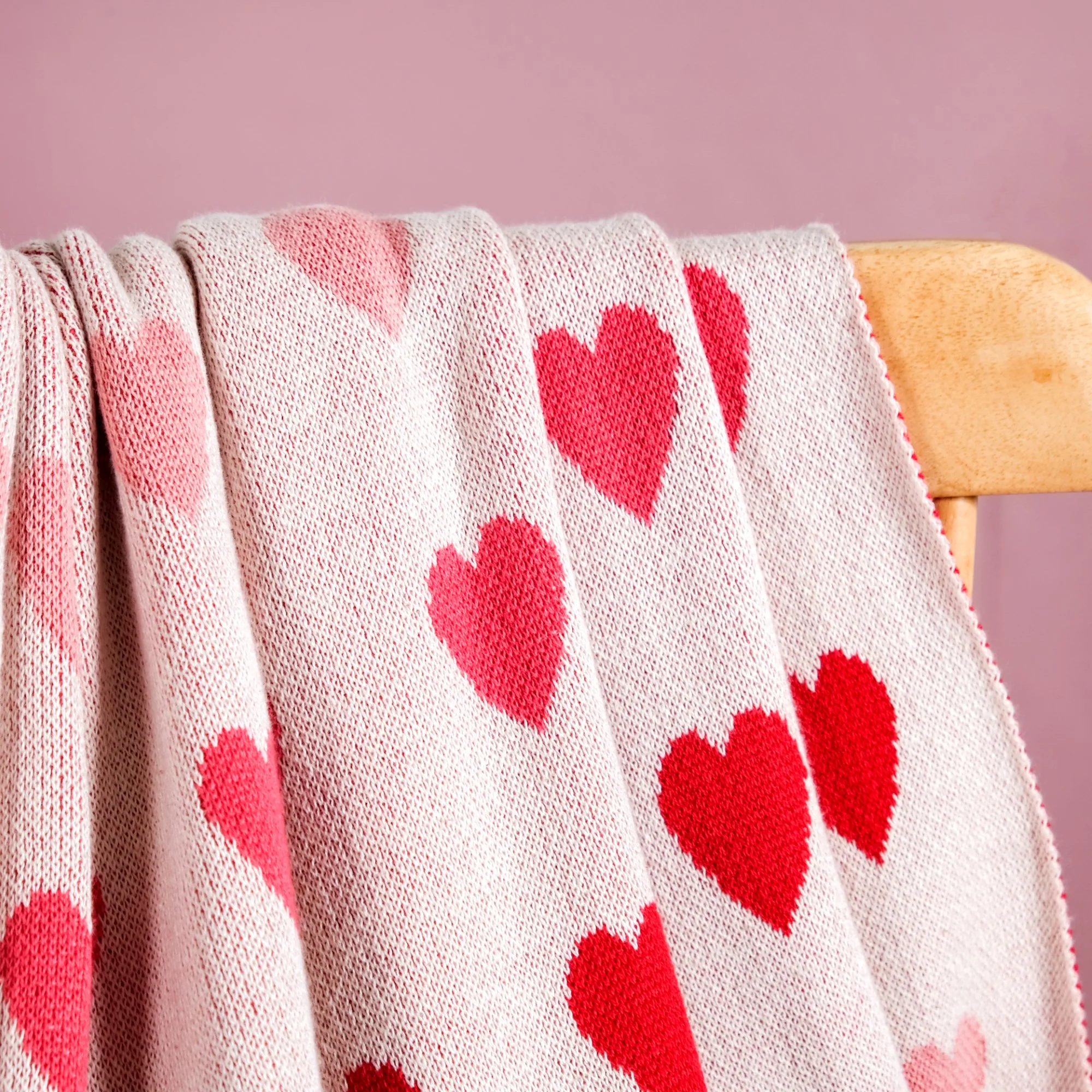 Knitted Throw Hearts - Image 3