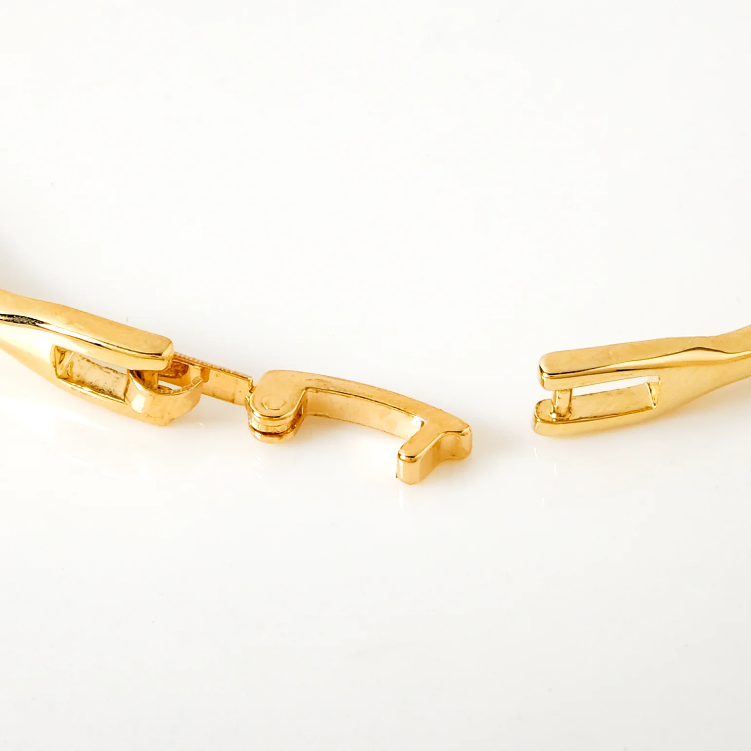 Knotted Glamour Gold Cuff Bracelet - Image 5