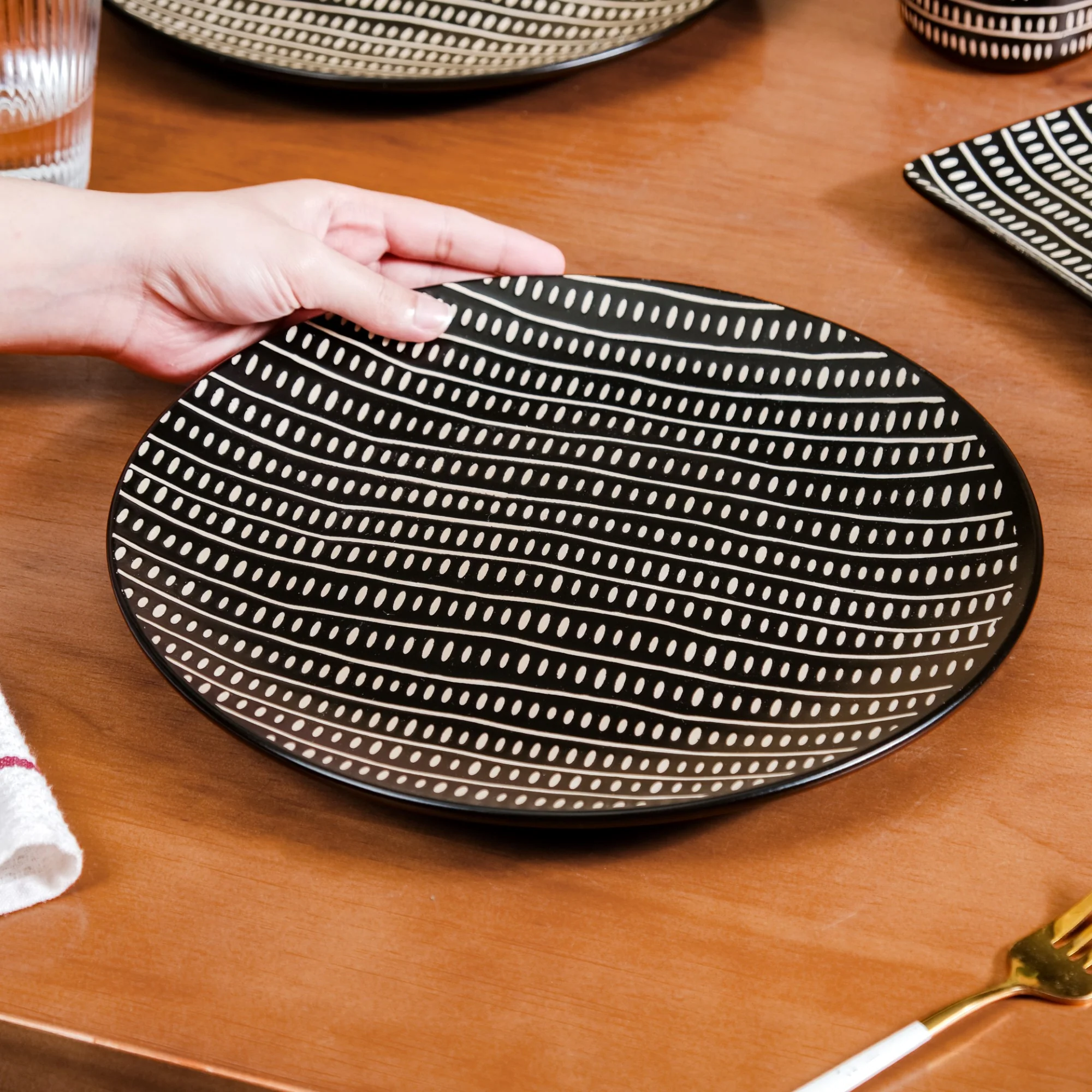 Kuro Ceramic Dinner Plate Set Of 6 11 Inch - Image 3