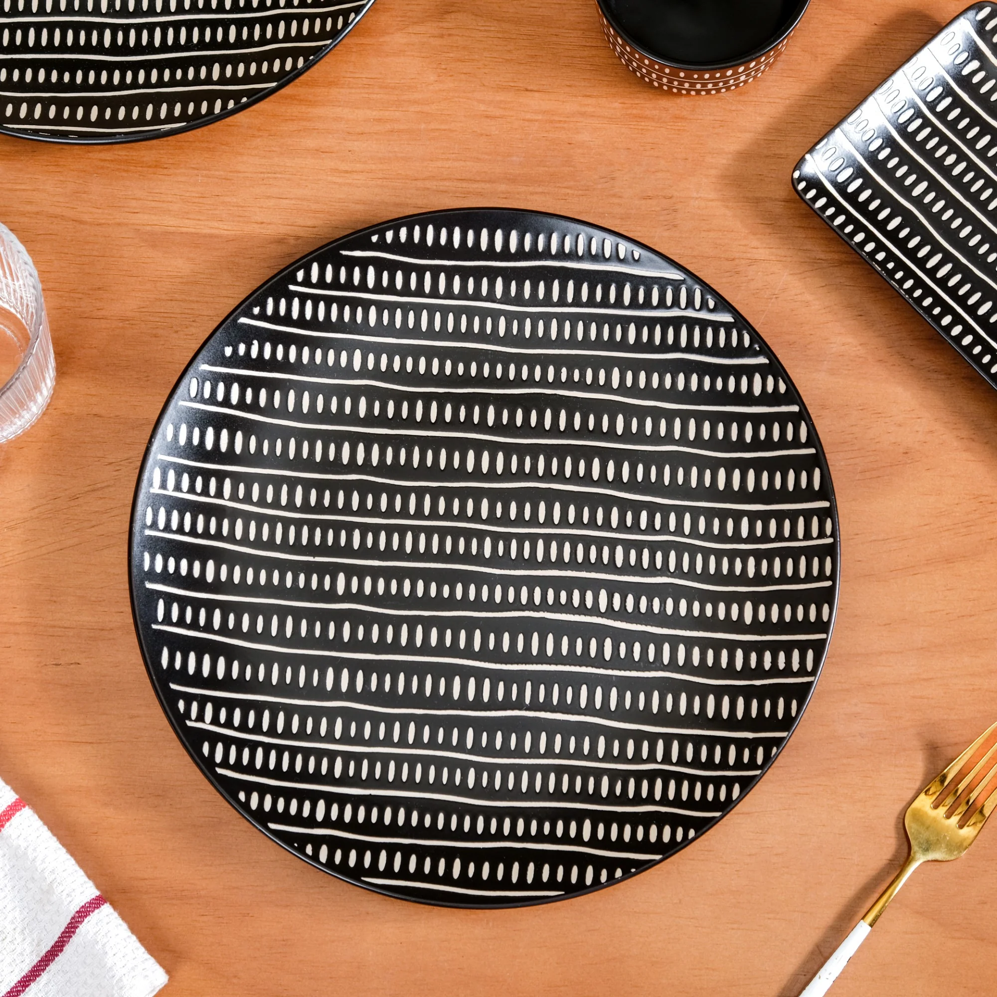 Kuro Ceramic Dinner Plate Set Of 6 11 Inch - Image 6
