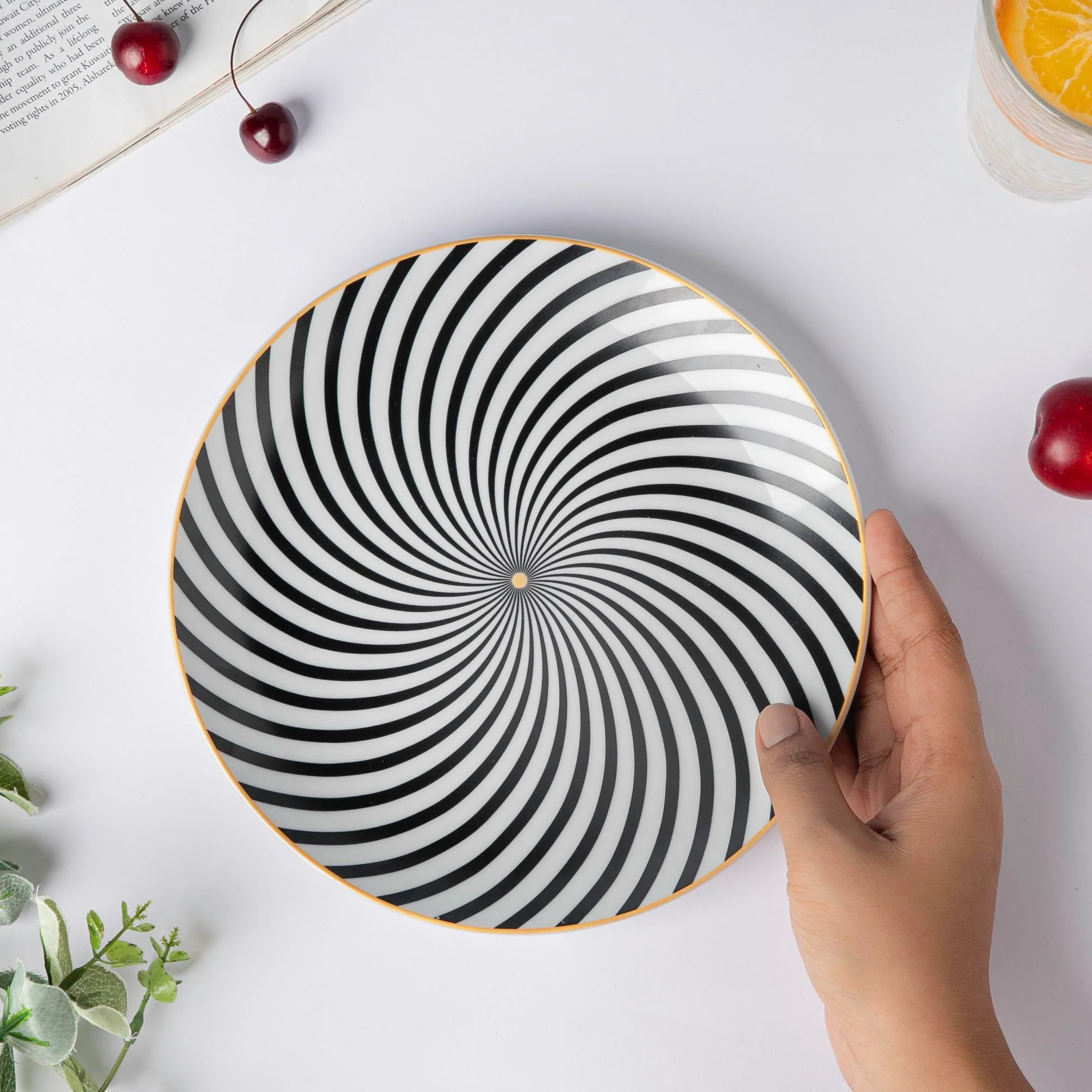 La Mode Spiral Snack Plate 8 Inch - Image 2