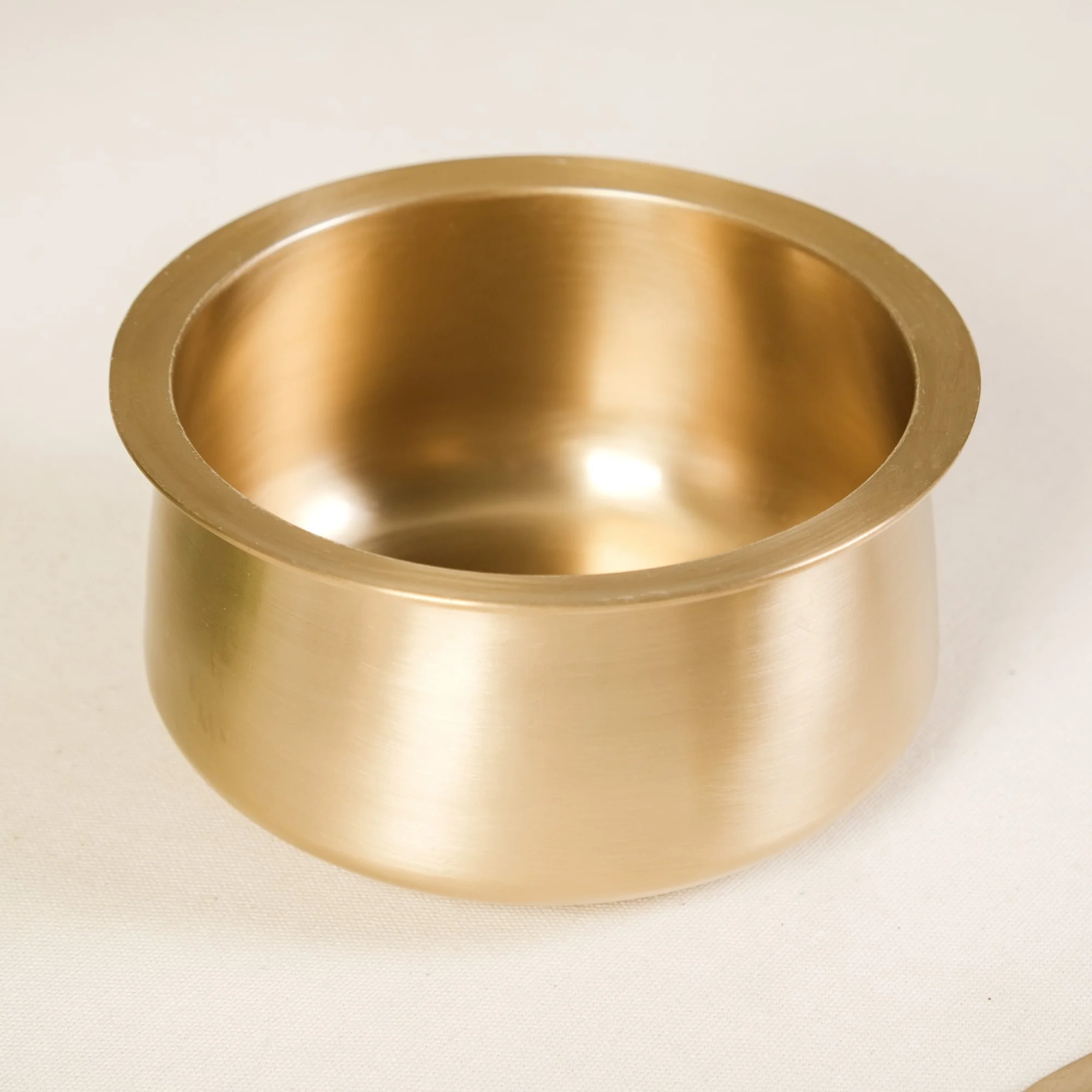 Large Pure Kansa Serving Bowl With Lid And Ladle 1300ml - Image 7
