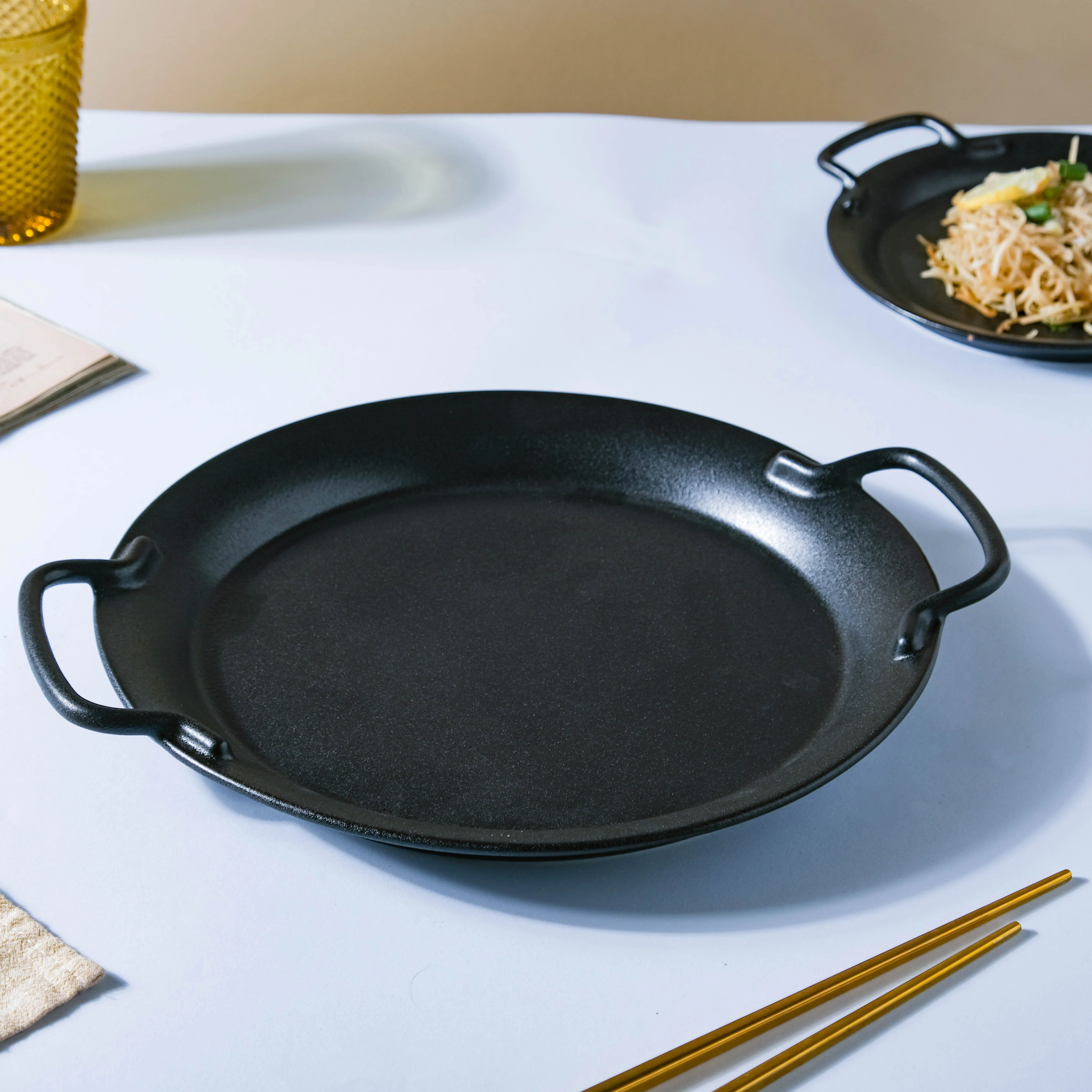 Large Round Baking Tray With Handle - Image 5
