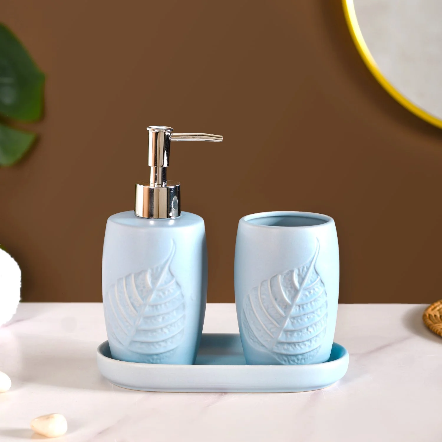 Leaf Emboss Ceramic Bath Set Of 3 With Tray Light Blue