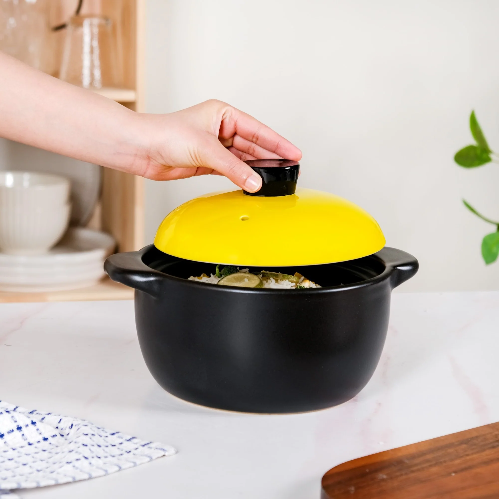 Limonelle Ceramic Cooking Casserole With Lid Flame Safe 2300ml - Image 2
