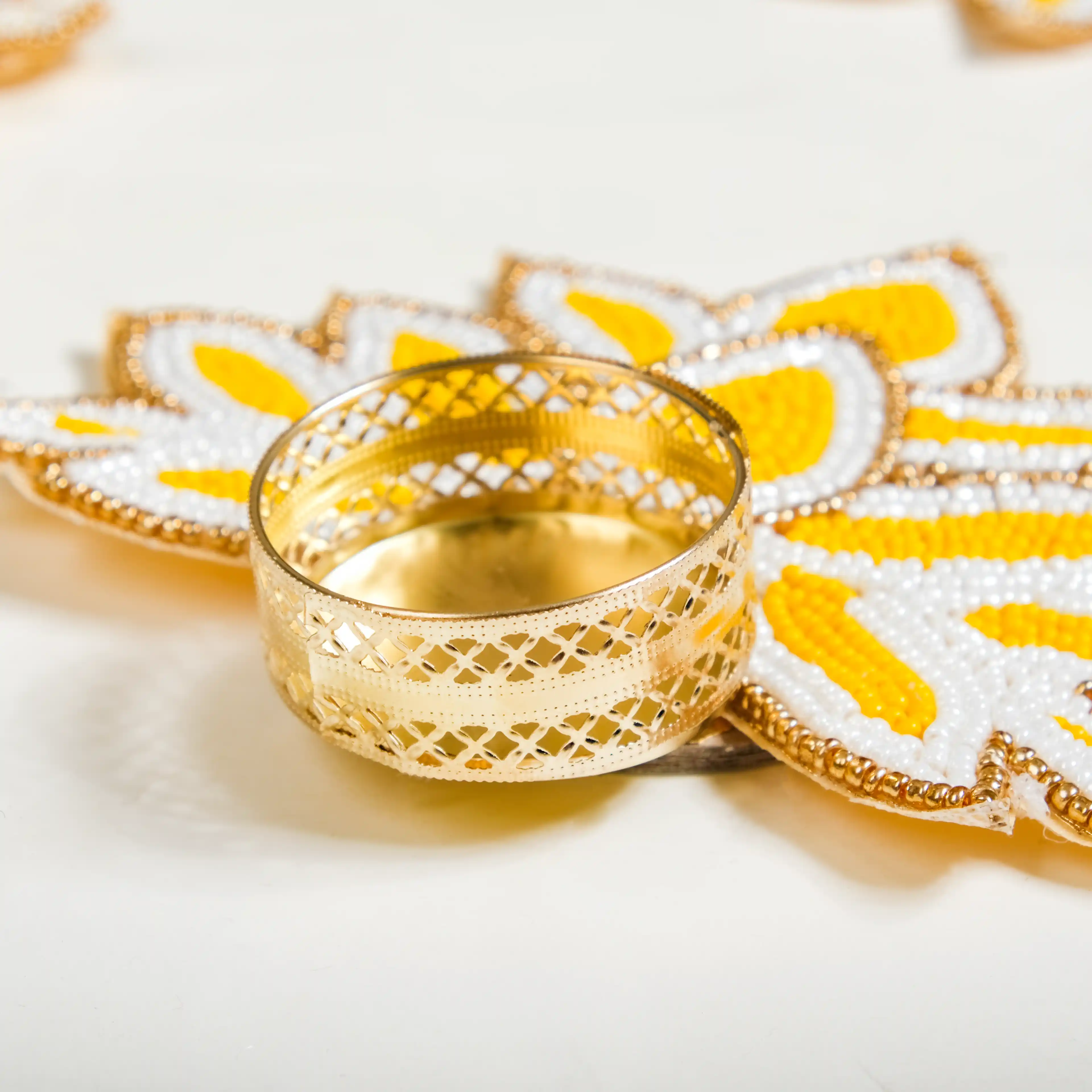 Lotus Tealight Candle Holder Set of 4 White And Yellow - Image 6