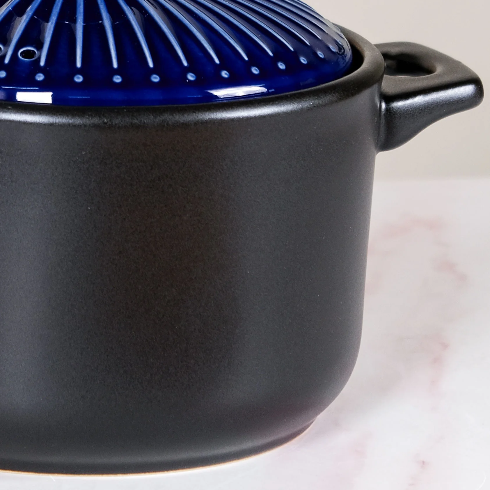 Lumea Ceramic Cooking Pot With Deep Blue Lid 2600ml - Image 8
