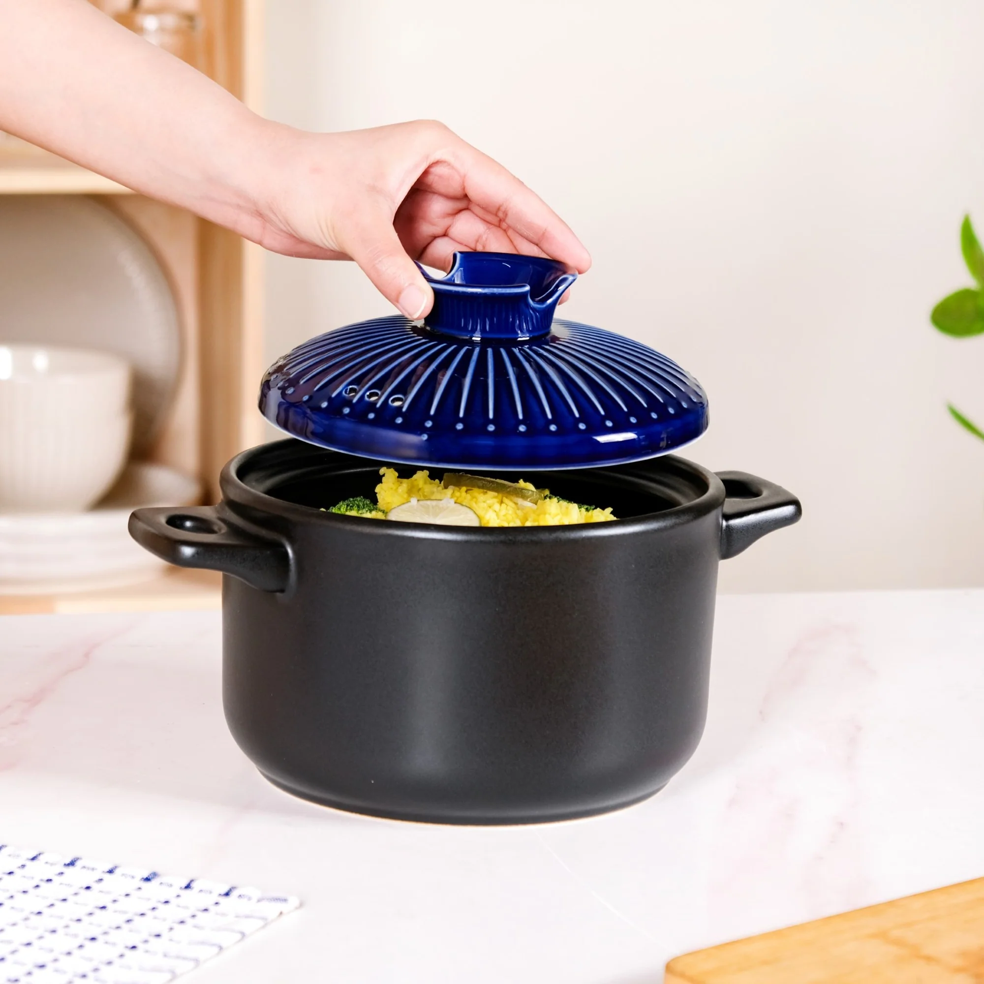 Lumea Ceramic Cooking Pot With Deep Blue Lid 2600ml - Image 9