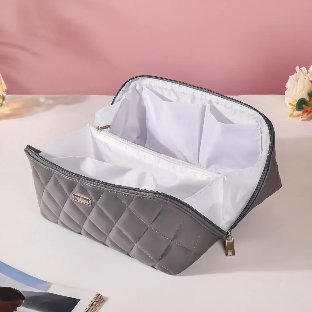 Makeup Pouch Large Capacity Quilted Grey - Image 3