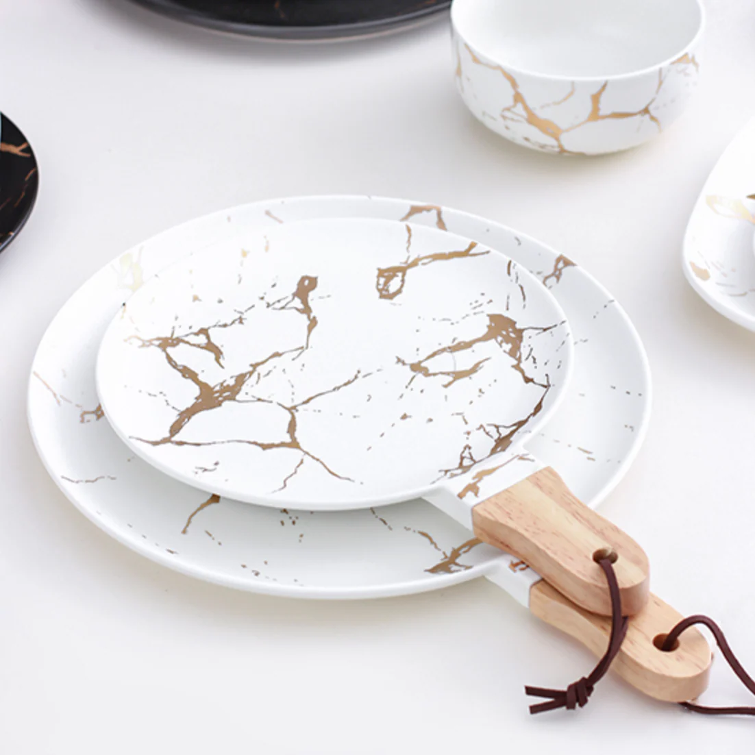 White Marble Gold Detailed Platter With Handle - Image 3