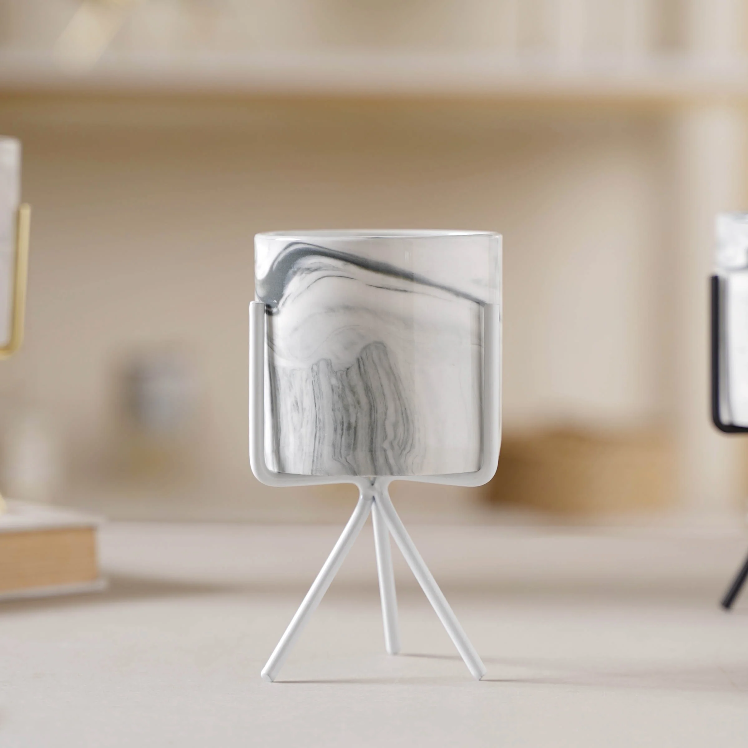 Marble Effect Pot With Stand - Image 10