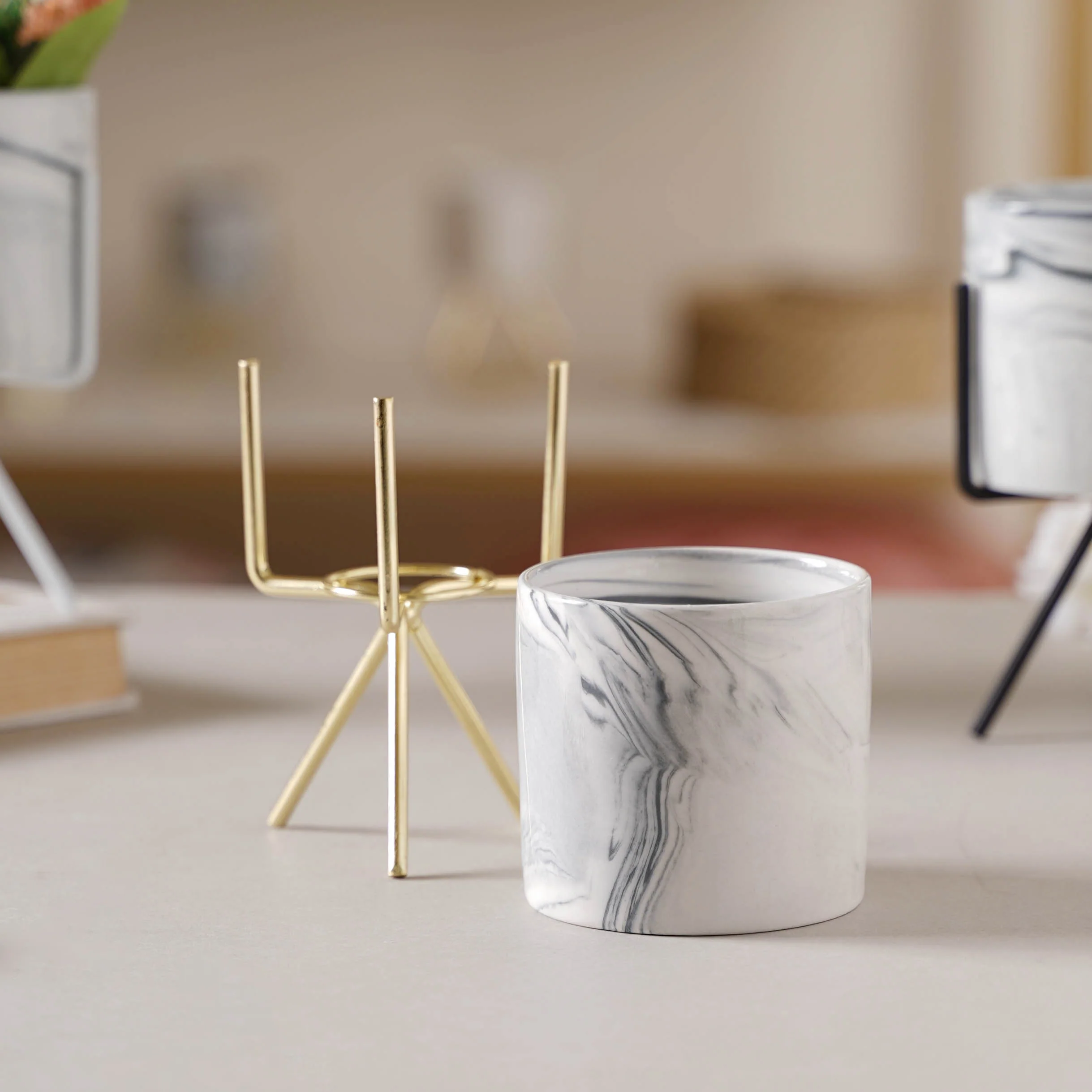 Marble Effect Pot With Stand - Image 11