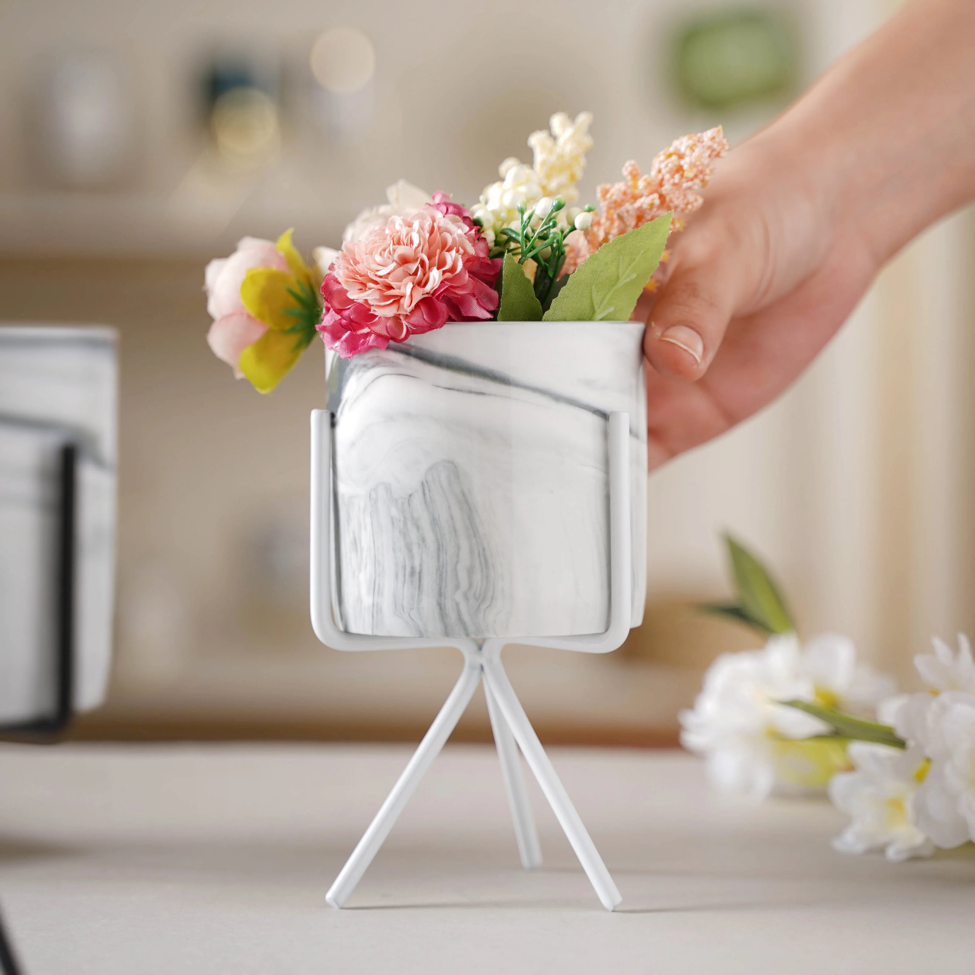 Marble Effect Pot With Stand - Image 4