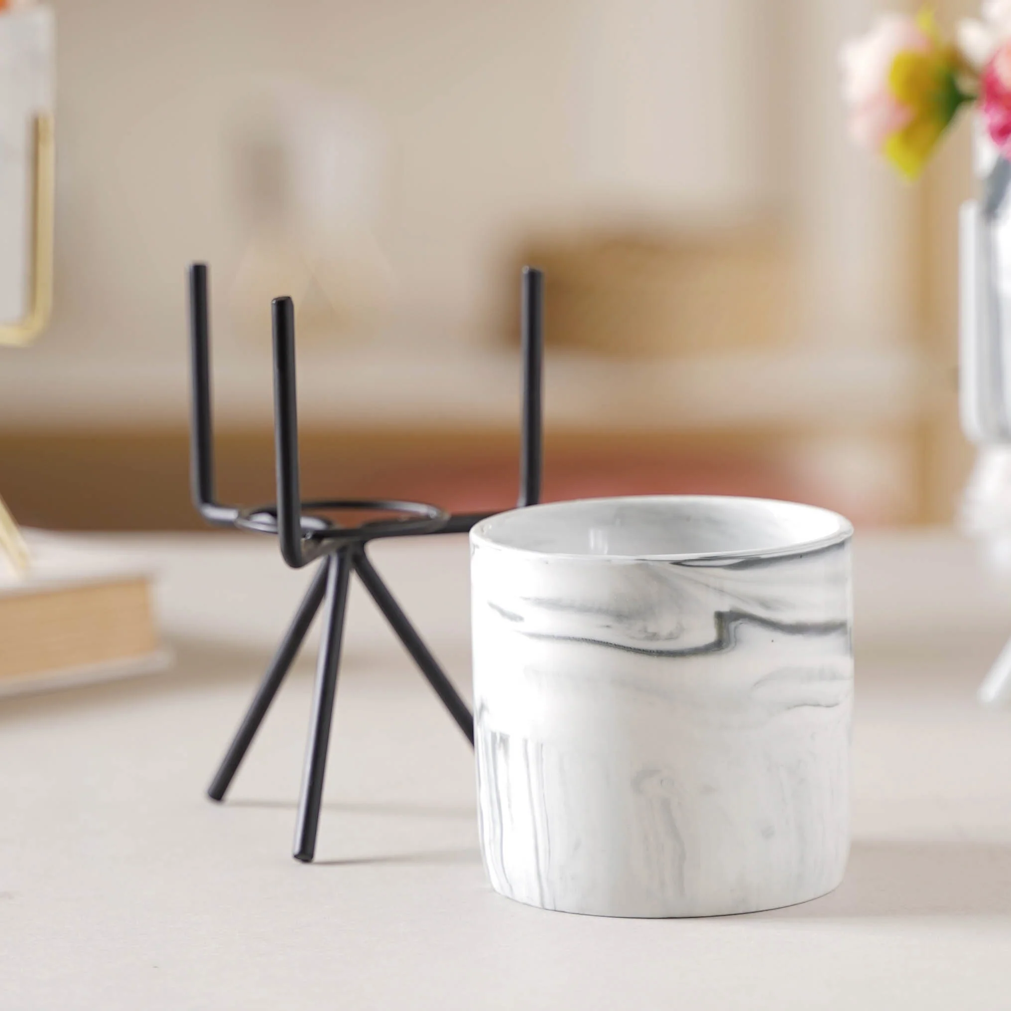 Marble Effect Pot With Stand - Image 8