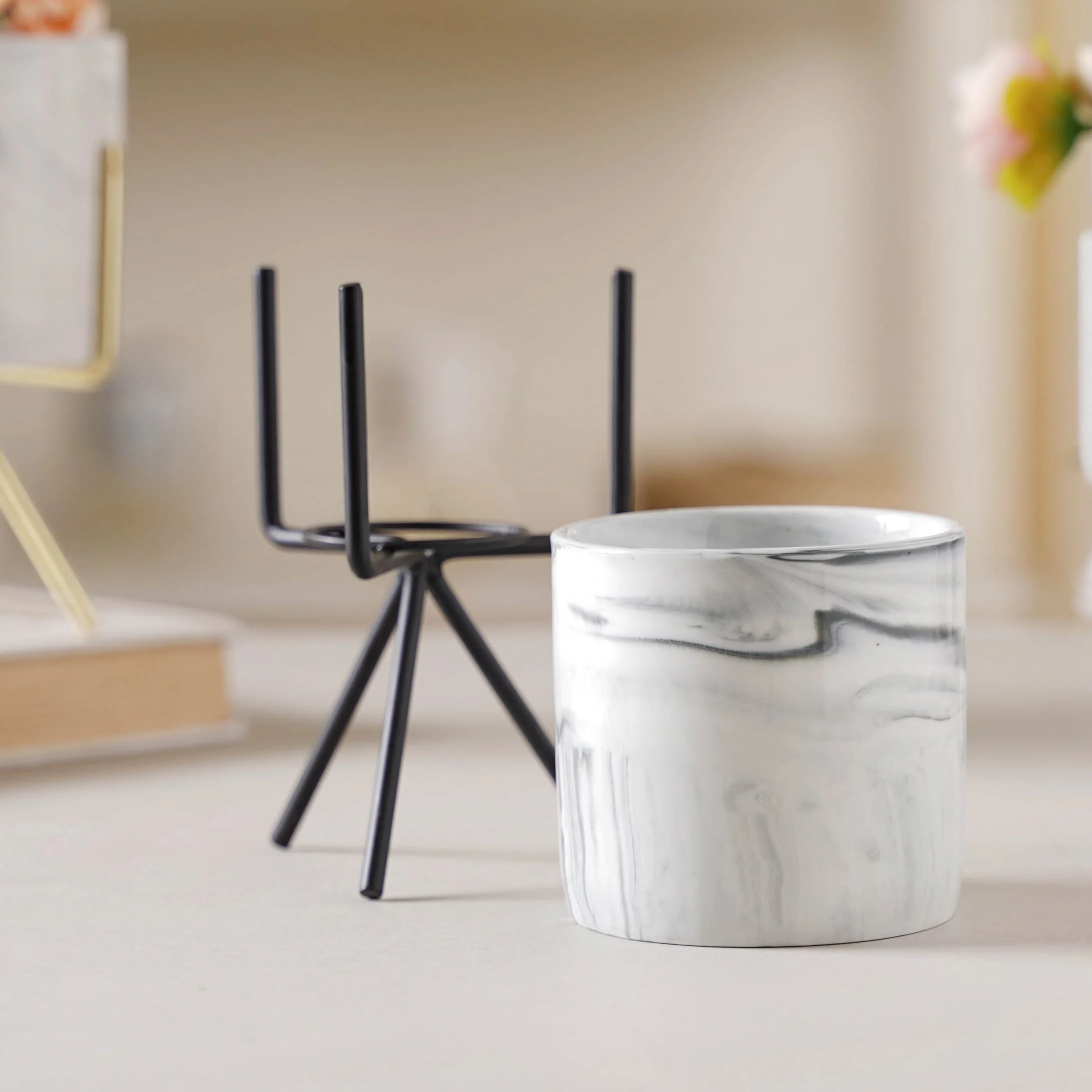 Marble Effect Pot With Stand - Image 9