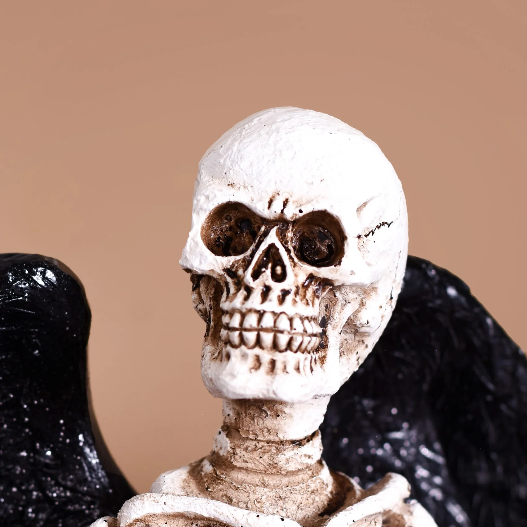 Meditating Fallen Angel Skeleton Showpiece - Image 9