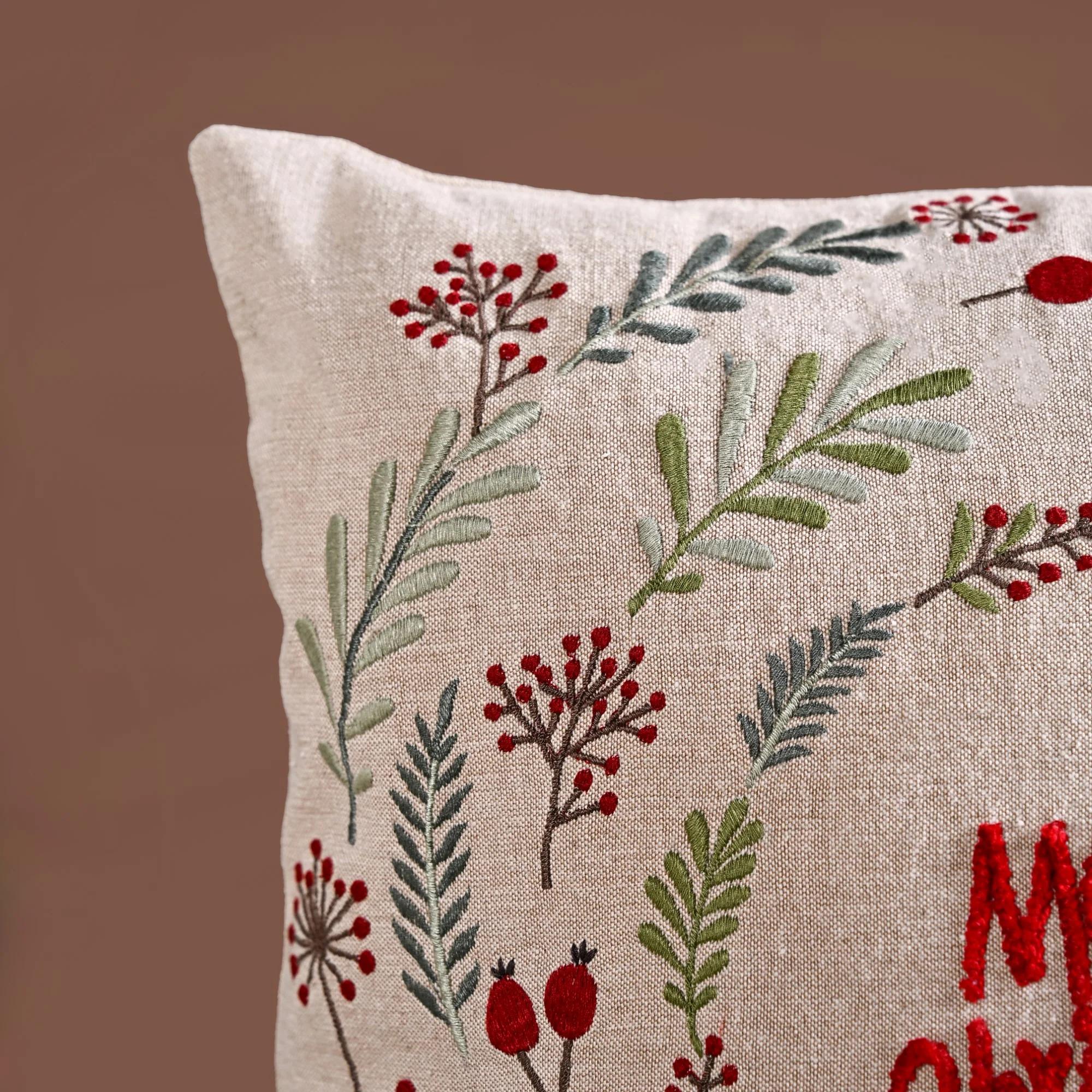 Merry Christmas Wreath Embroidered Cushion Cover 40x40cm - Image 3
