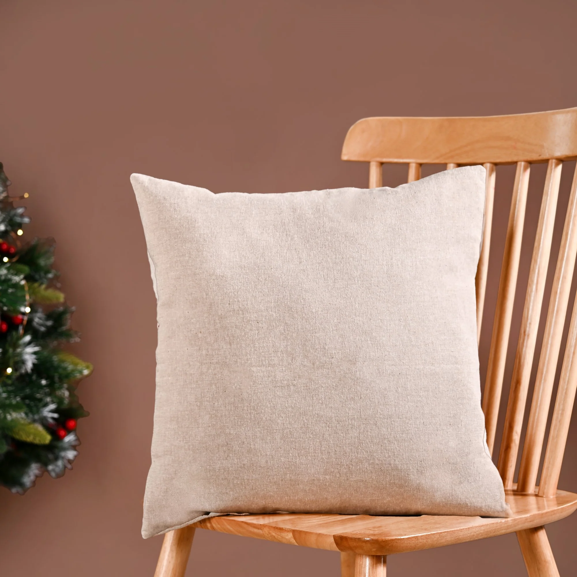 Merry Christmas Wreath Embroidered Cushion Cover 40x40cm - Image 7