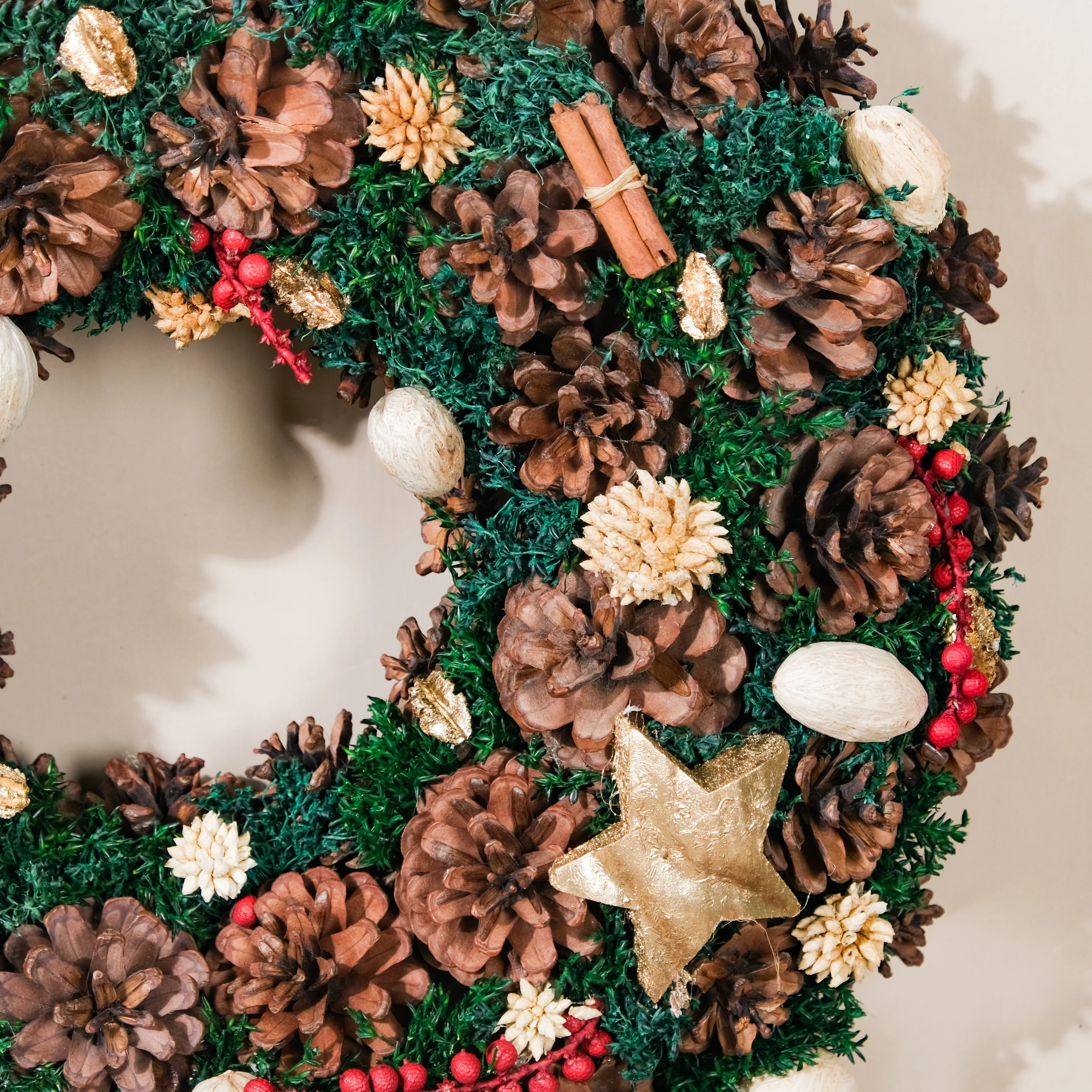 Merry Christmas Wreath Of Pinecones And Berries 13 Inch - Image 8