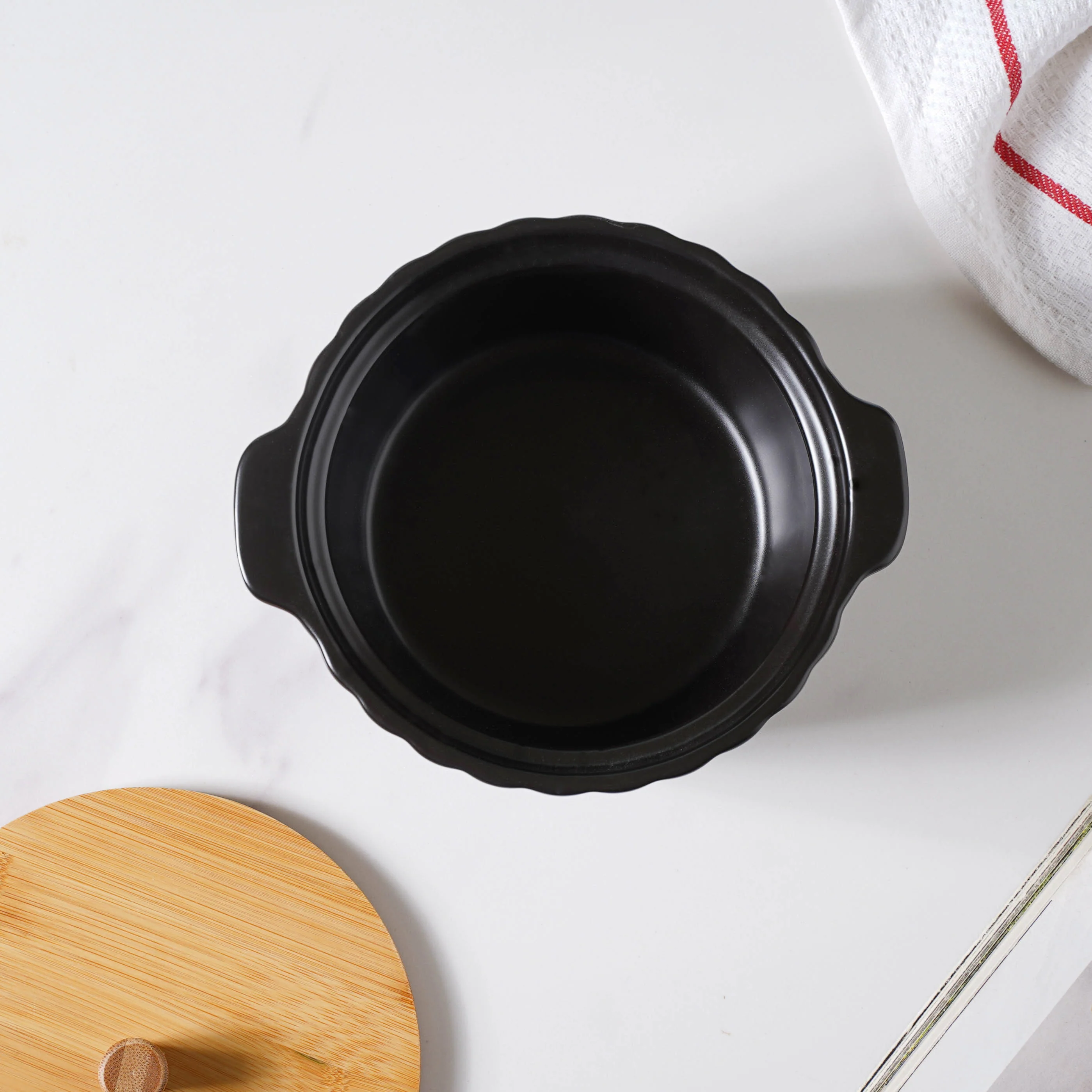Midnight Black Scalloped Pot With Lid 8 Inch - Image 5