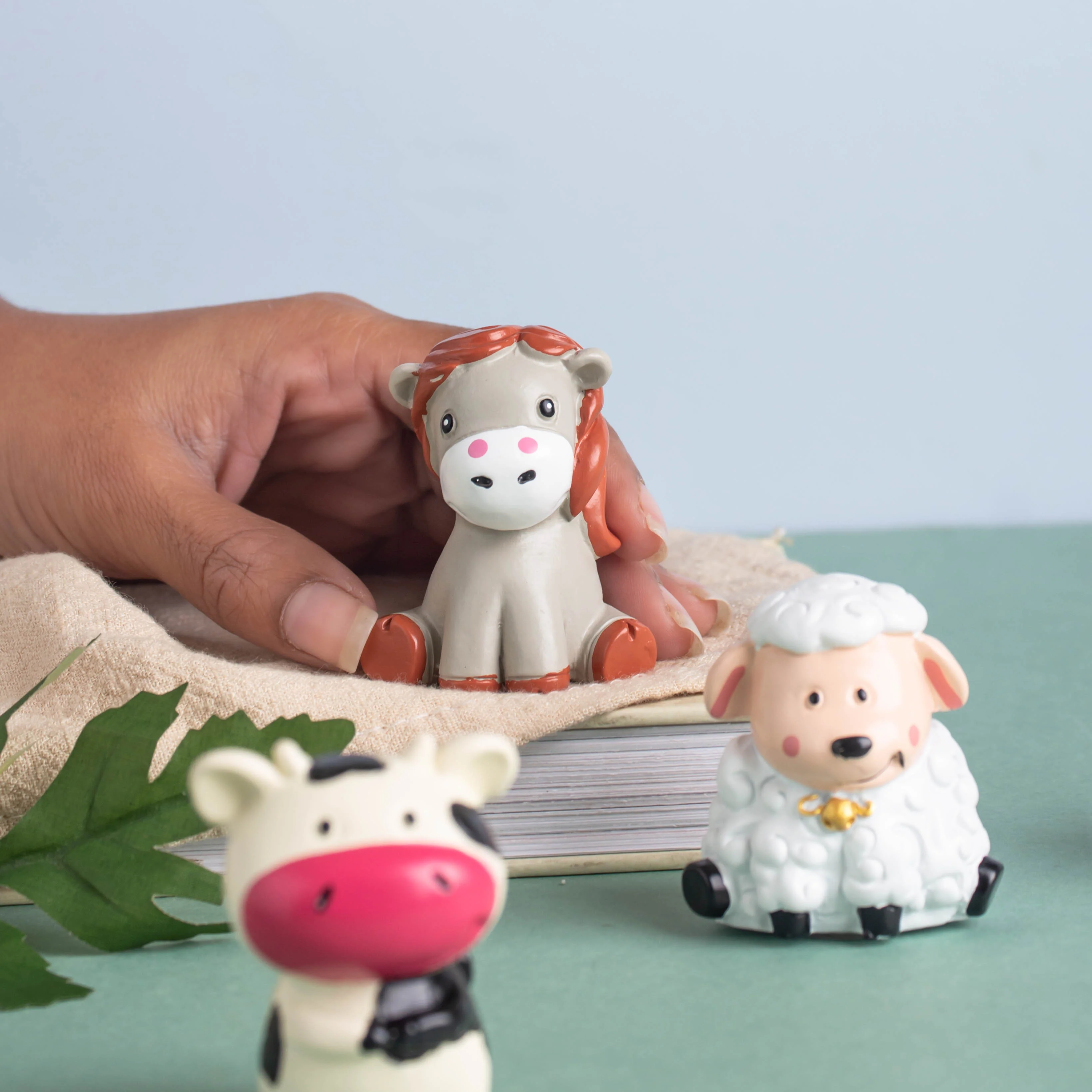 Miniature Farm Animal Showpiece - Image 3
