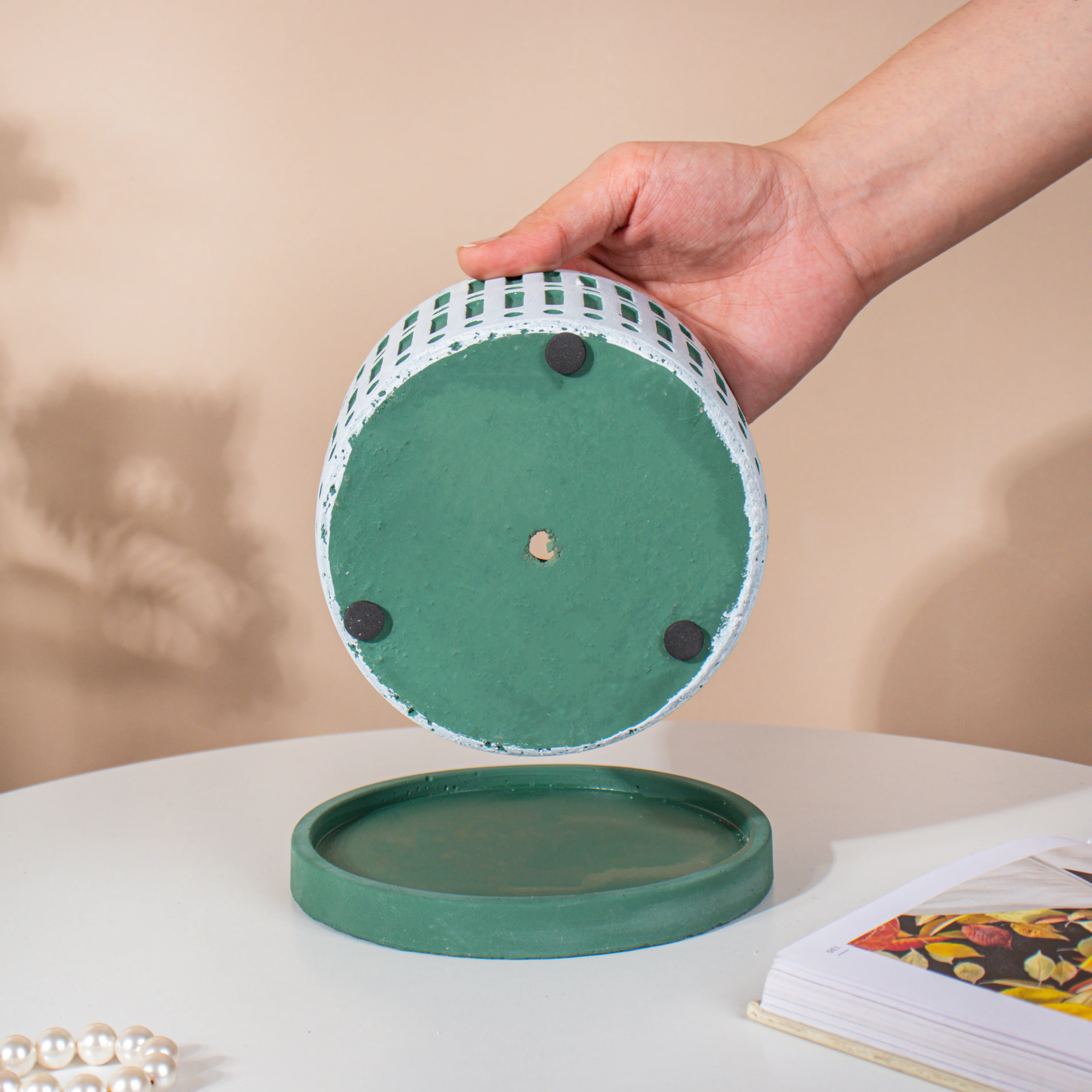 Minimalist Textured Pot With Plate - Image 8
