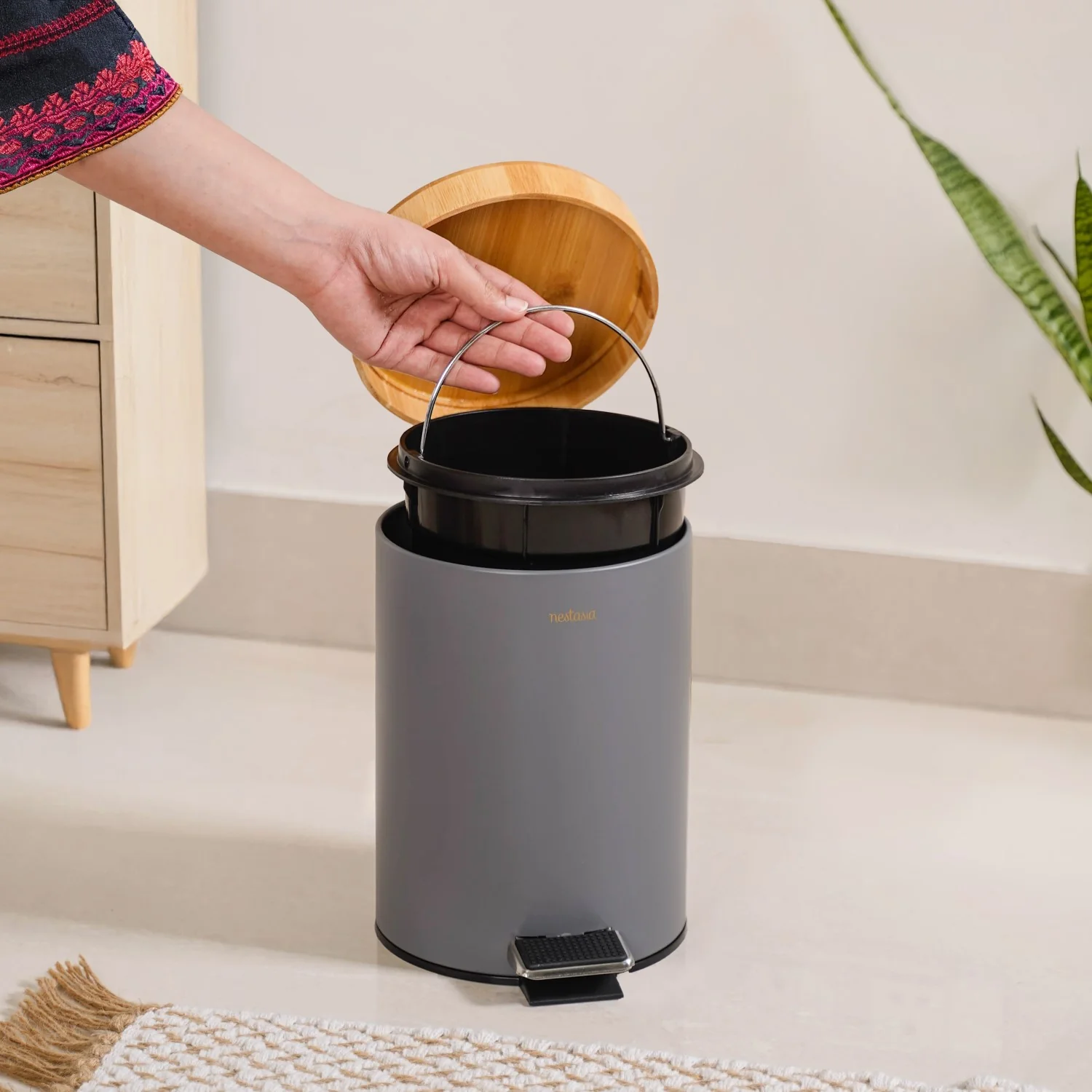 Modbin Bamboo Lid Metal Dustbin Grey 3000ml - Image 3
