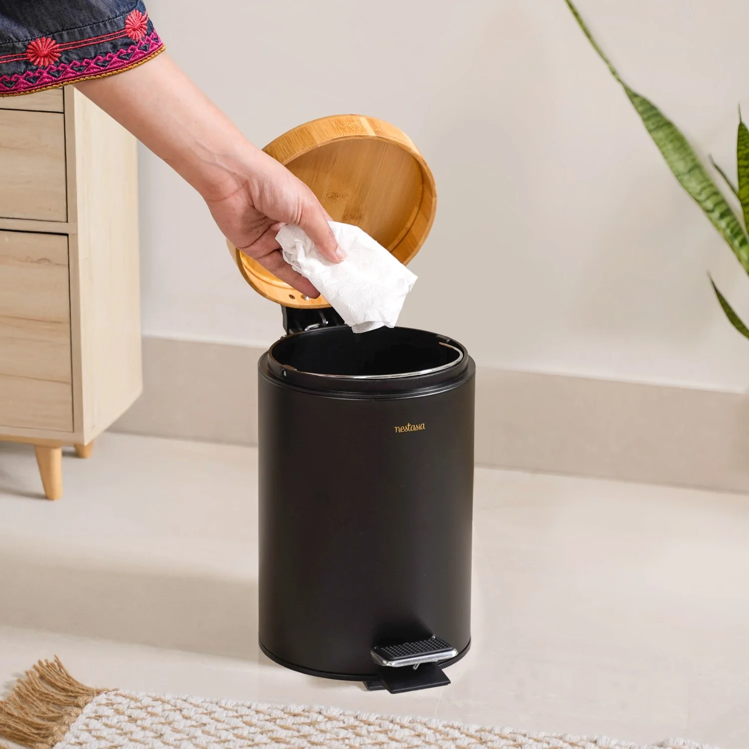 Modbin Bamboo Lid Metal Dustbin With Bucket Black 3000ml - Image 2