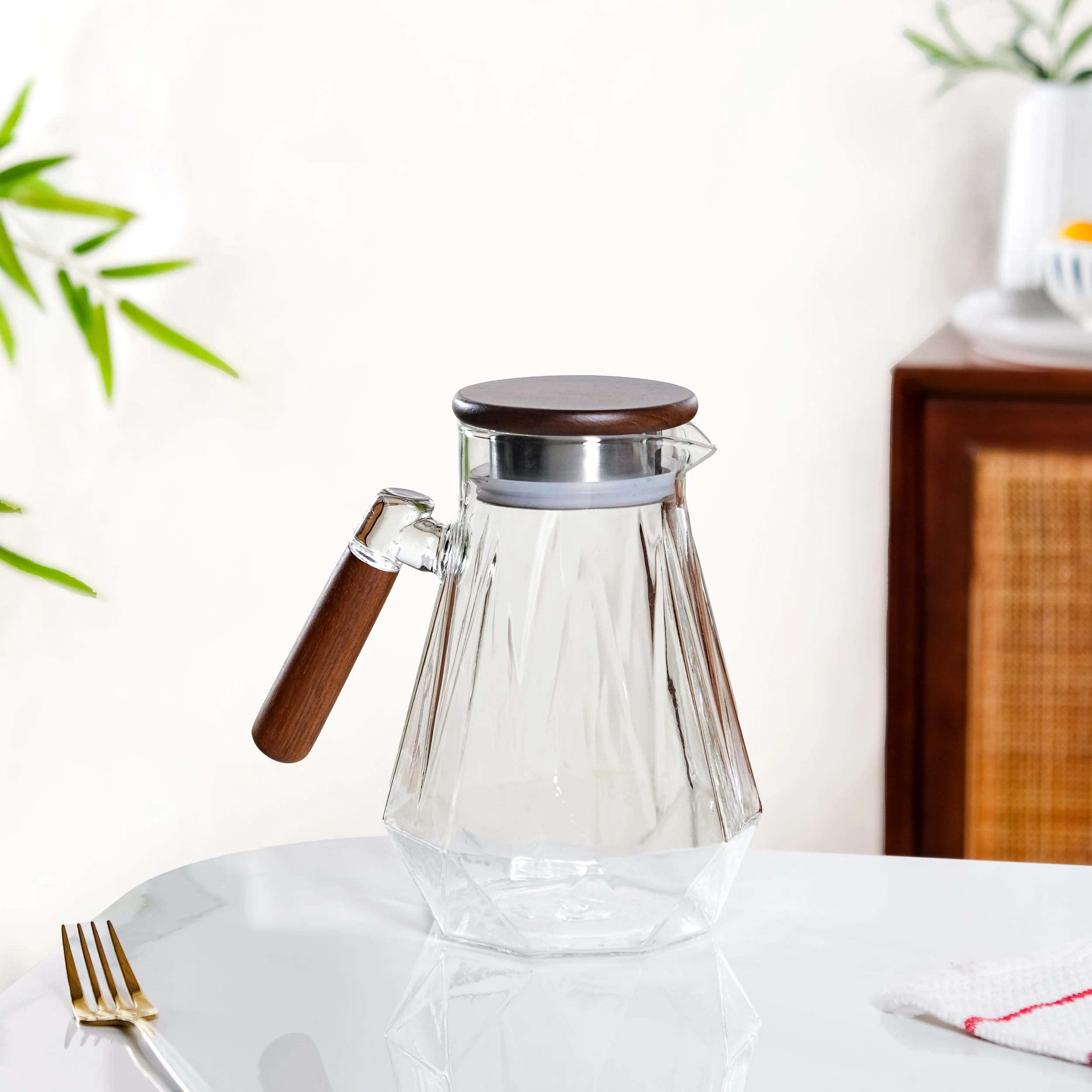 Modern Borosilicate Juice Jar With Fusion Handle 1350ml - Image 9