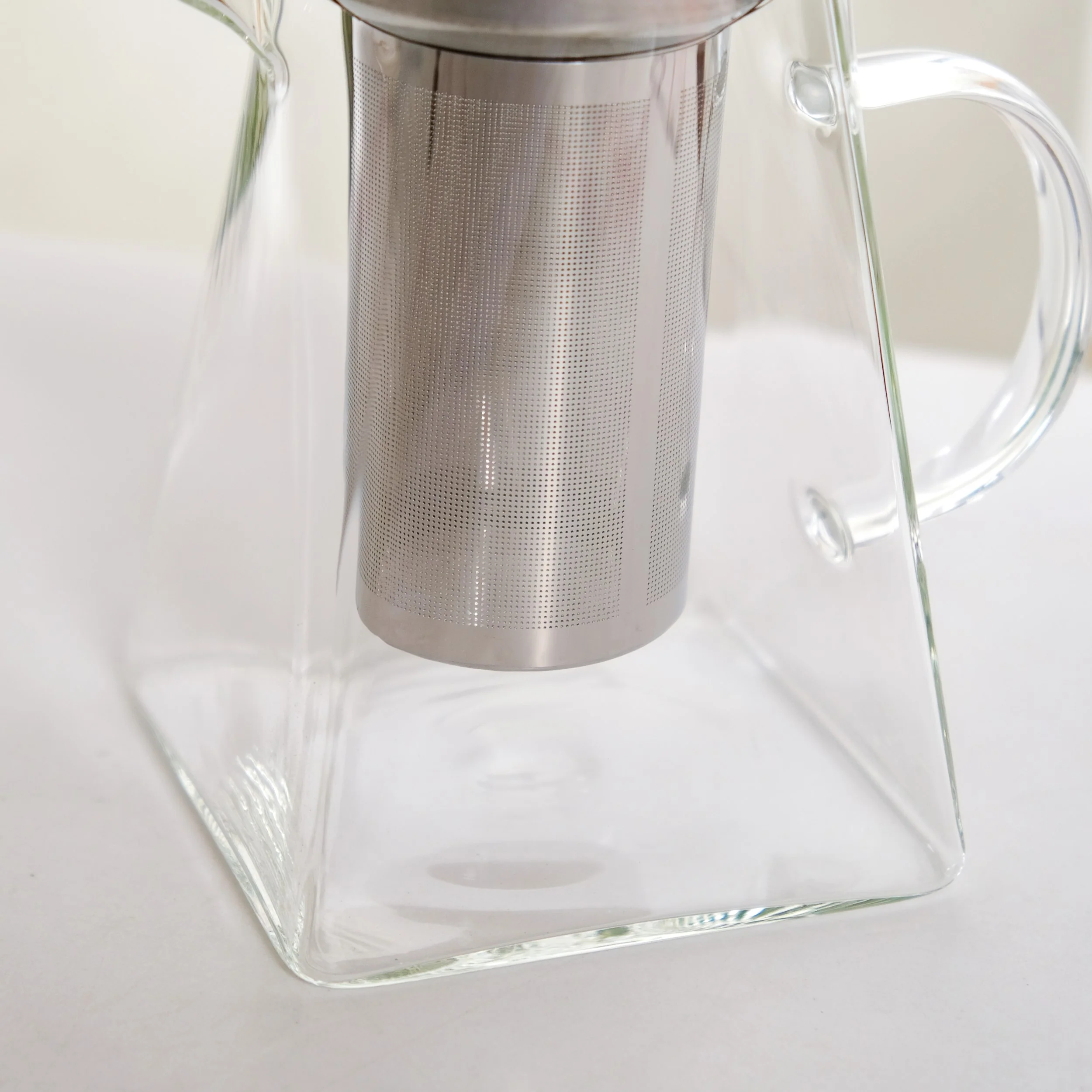 Modern Flame Safe Glass Kettle With Strainer 850ml - Image 5