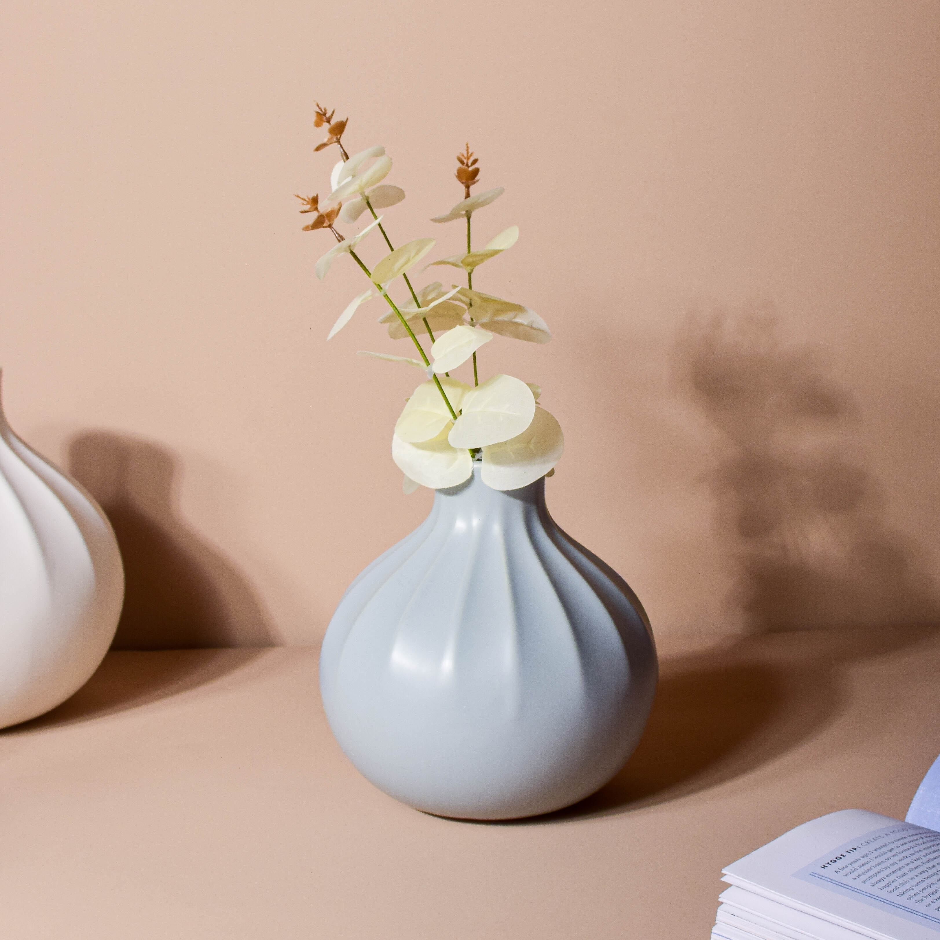 Modern Ribbed Vase - Image 3