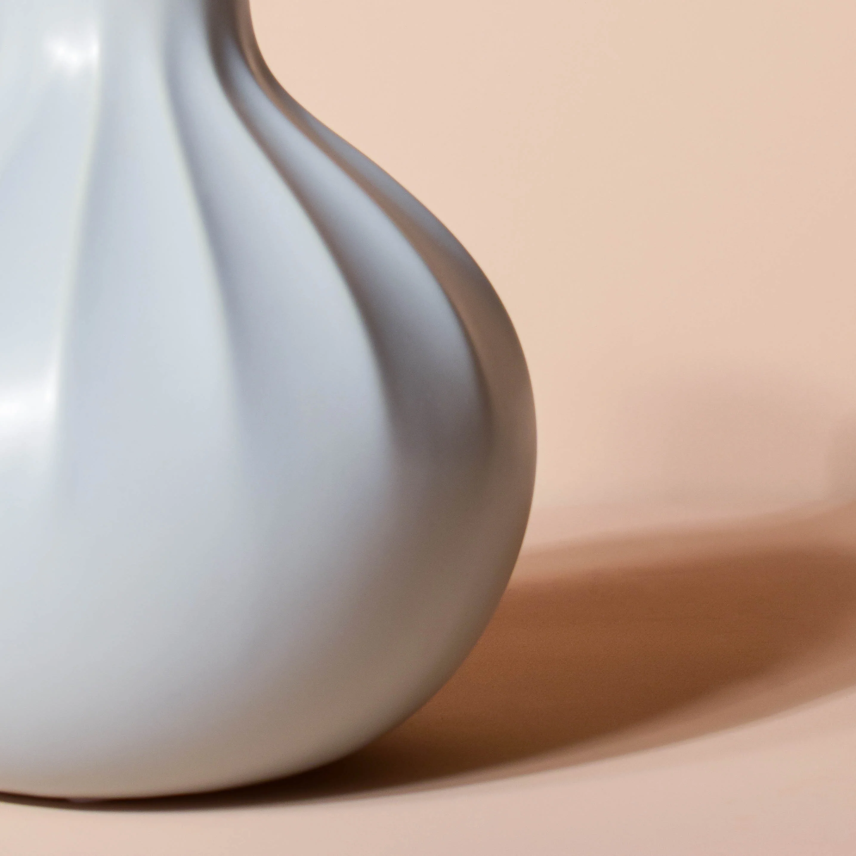 Modern Ribbed Vase - Image 4