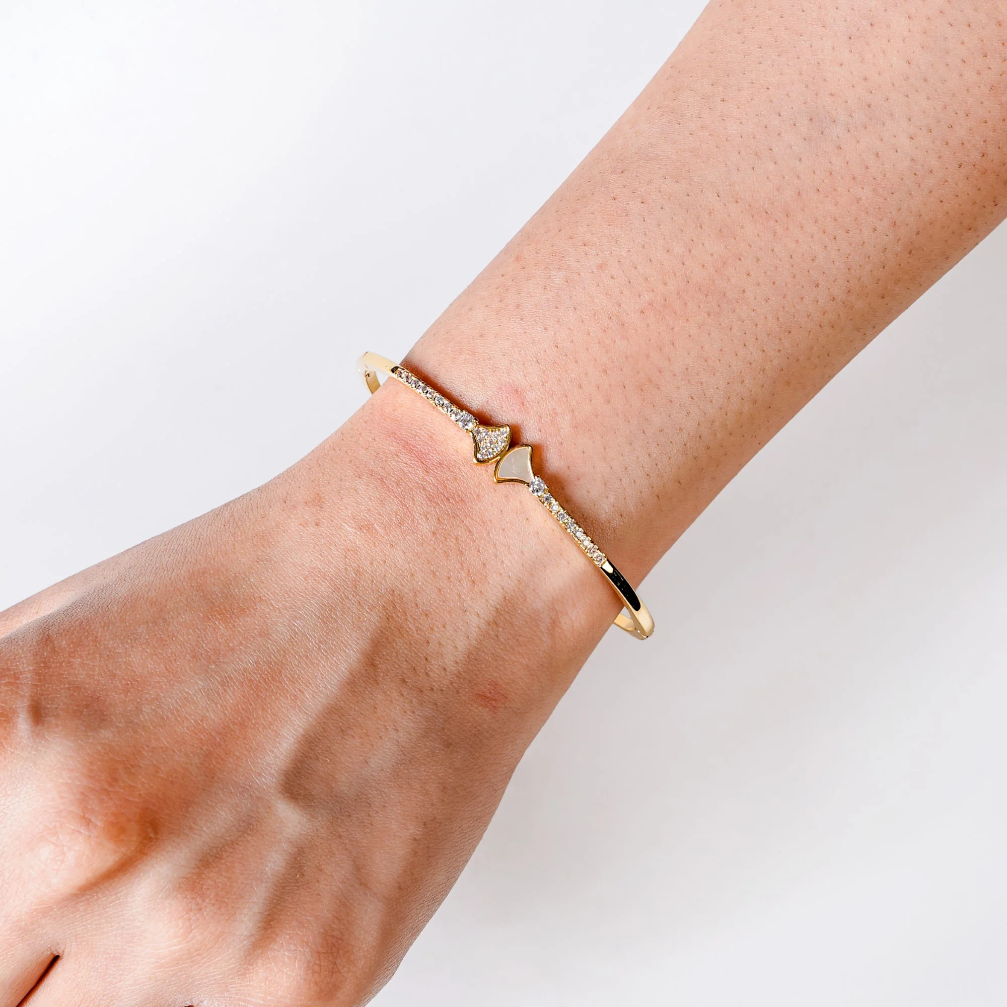 Nautical Glam Seashell Gold Bracelet - Image 2