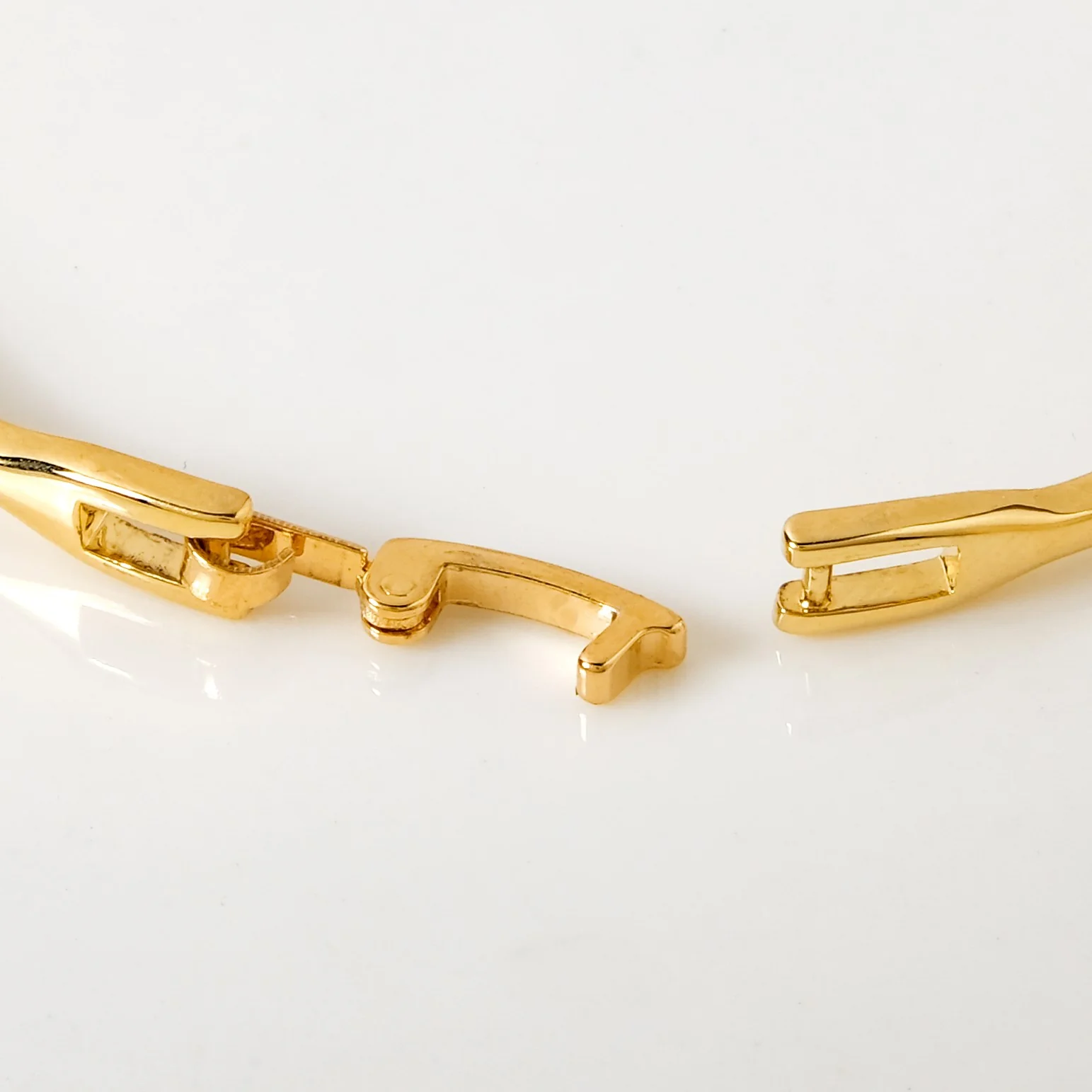 Nautical Glam Seashell Gold Bracelet - Image 5