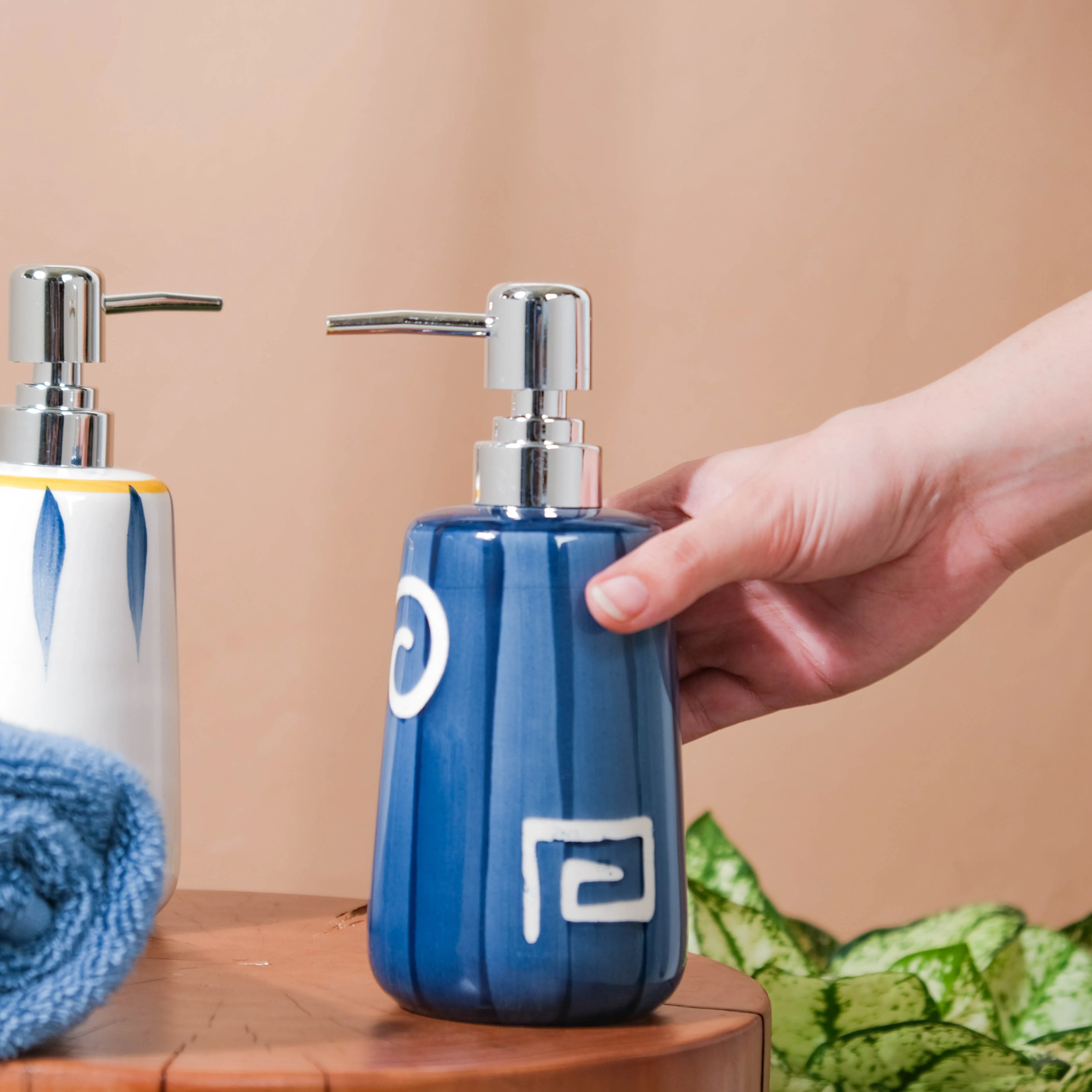 Nitori White Swirl Blue Dispenser With Nozzle 450ml - Image 2