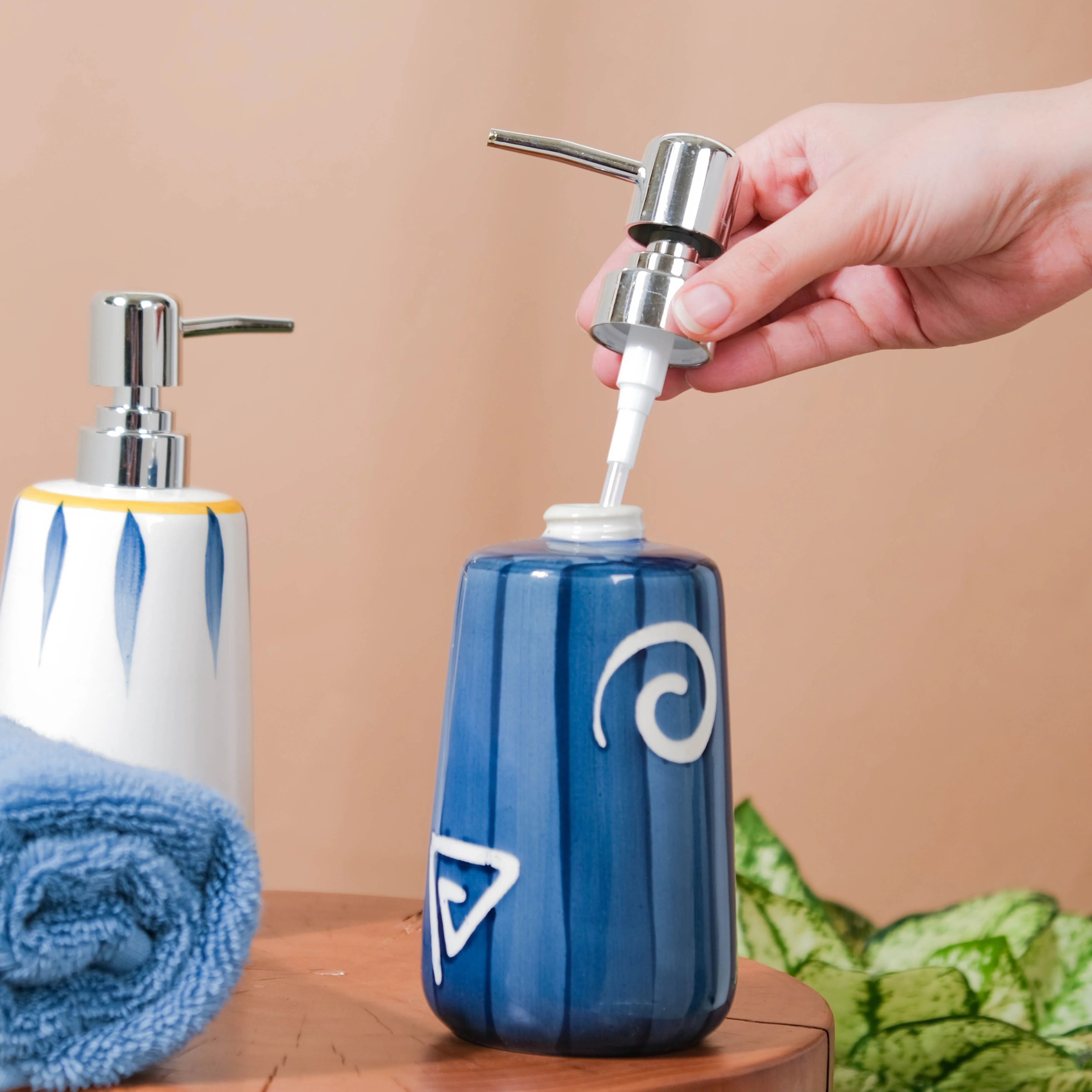 Nitori White Swirl Blue Dispenser With Nozzle 450ml - Image 4
