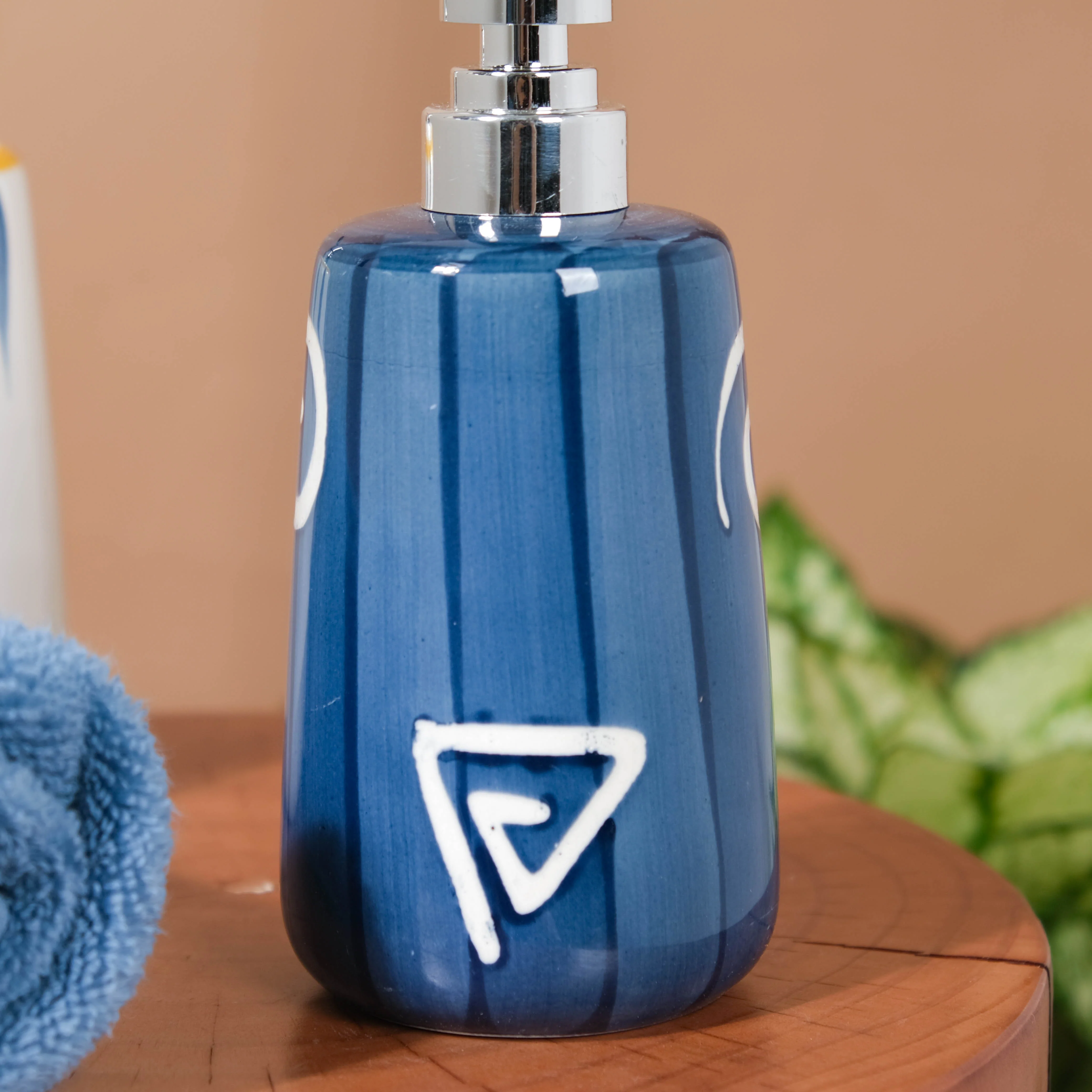 Nitori White Swirl Blue Dispenser With Nozzle 450ml - Image 5