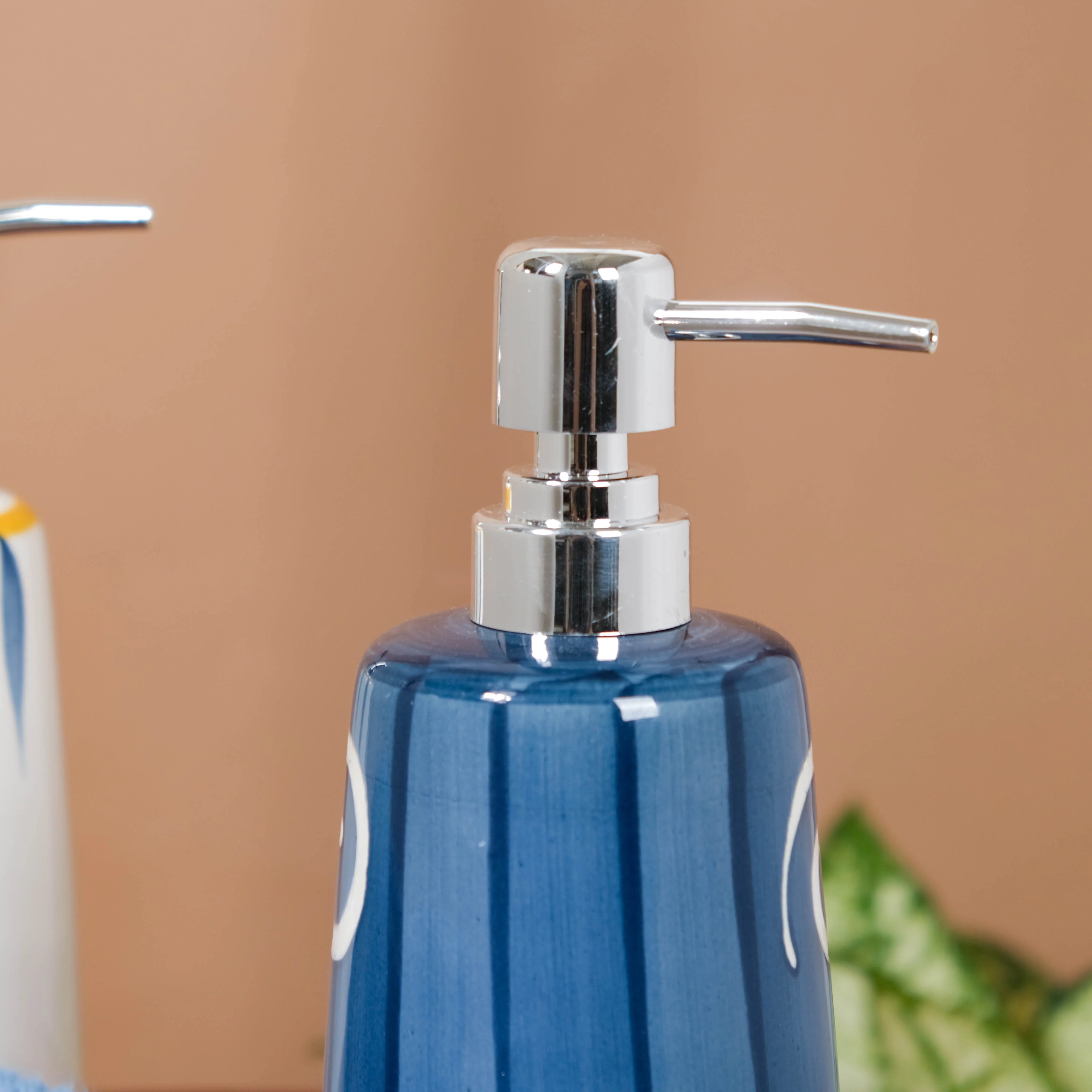 Nitori White Swirl Blue Dispenser With Nozzle 450ml - Image 7