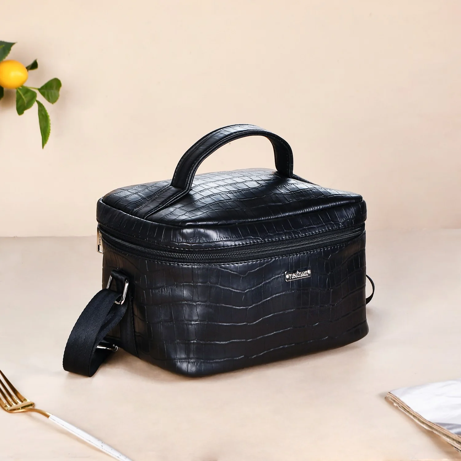 On The Go Lunch Bag Lunch Box Set In Faux Leather - Image 2