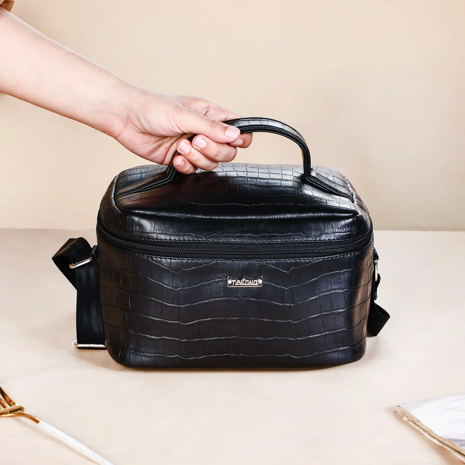 On The Go Lunch Bag Lunch Box Set In Faux Leather - Image 6